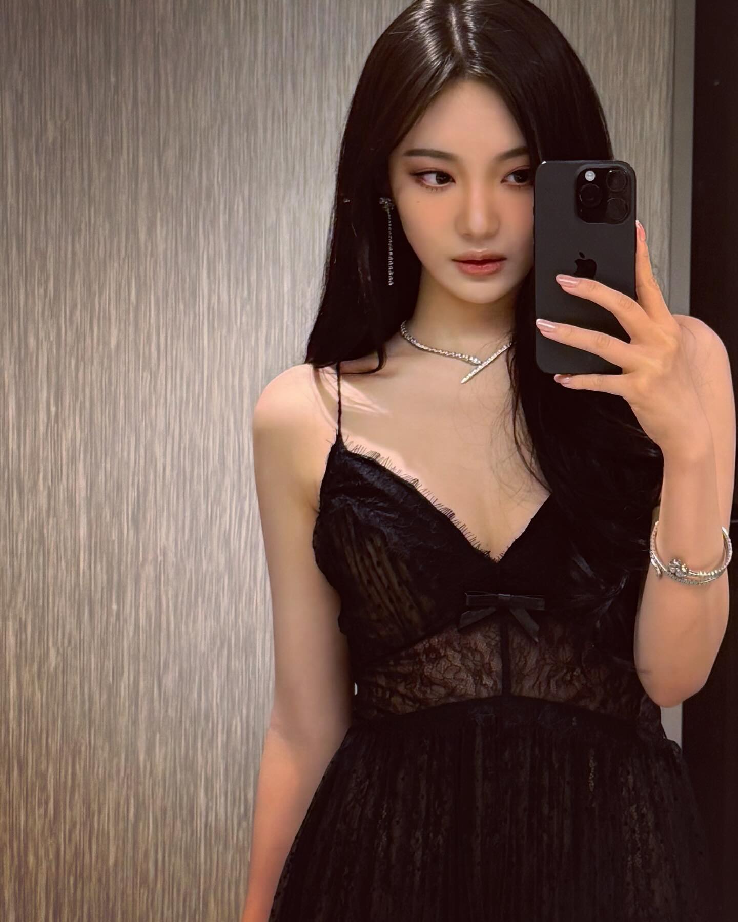 중녀들의 미모 달란트❤️

걸그룹들 중 중국인 멤버들의 미모가 심상치 않습니다. 긴 머리에 뚜렷한 이목구비가 더해져 화려한 미인상을 보여주고 있는데요.

우아한 분위기 덕분에 ‘중녀’에 빠진 팬들이 하나둘 늘어나고 있죠.

그래서 준비한 걸그룹 중국인 대표 멤버들을 지금부터 소개해드릴게요.✨

1. 에스파 닝닝
2. 트리플에스 신위
3. 케플러 샤오팅 이미지7