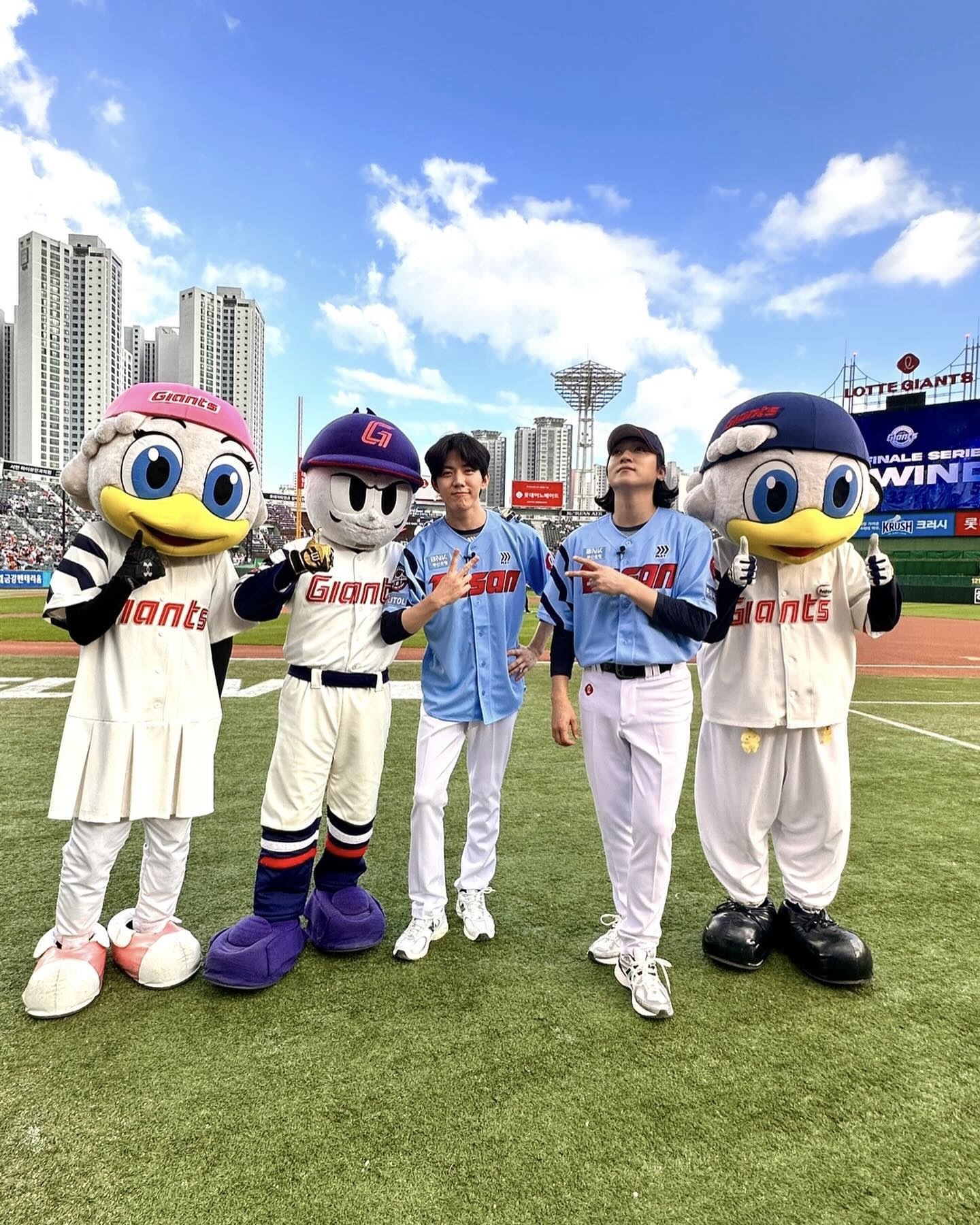 야구장 갔다가 이상형 본 썰📸
그날 시구짤이 아니라 남친짤이 됐어요❤️🫢 이미지6