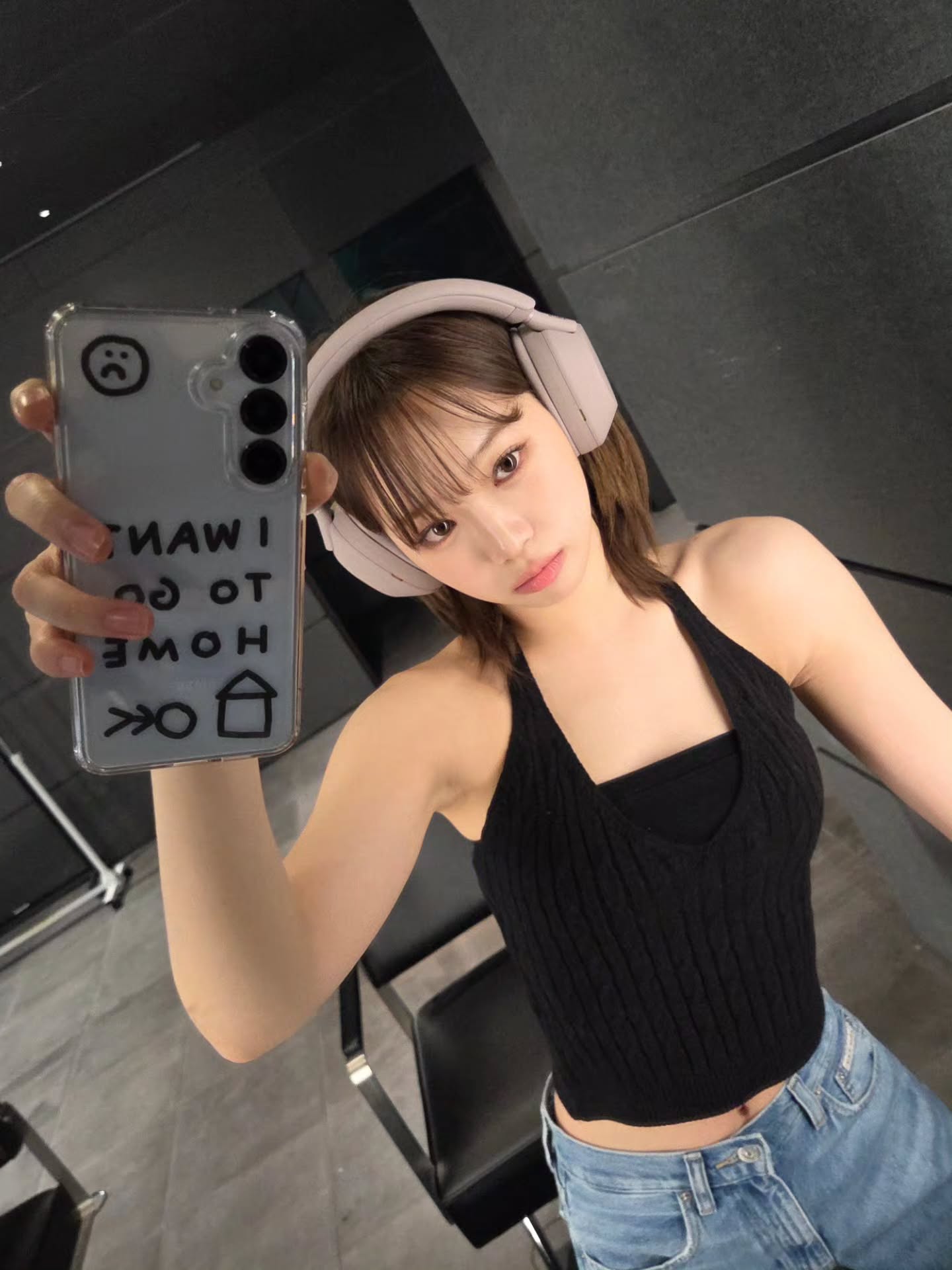 승모근 가려주는 홀터넥 못 참지🩵
어깨라인 정리돼서 상체 보완템으로 딱이에요.🤭 이미지4