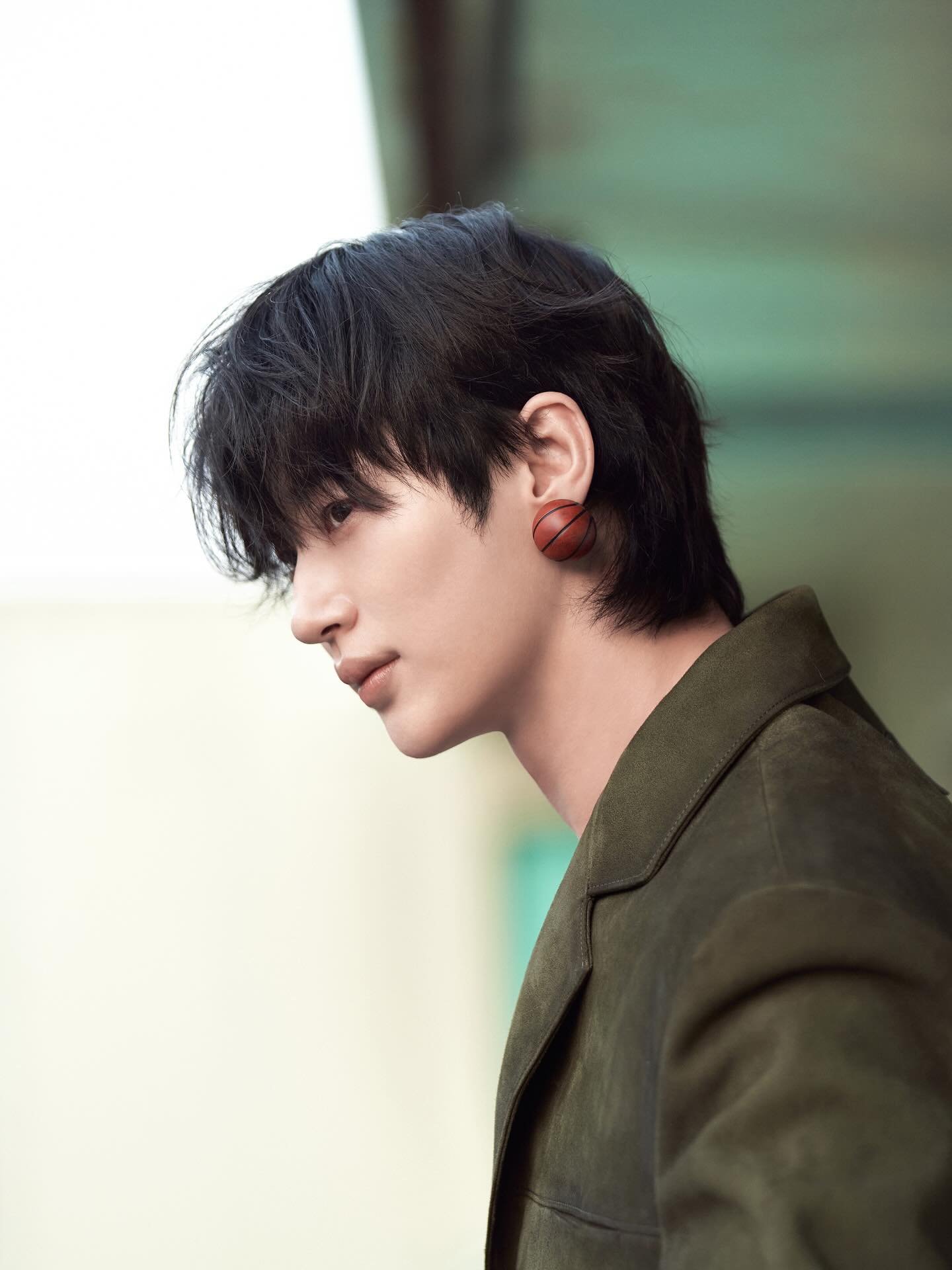 이거까지 소화하는 변우석🤎🏀
변우석이라서 소화한, prada 2025 fw 농구공 모양 귀걸이 이미지4