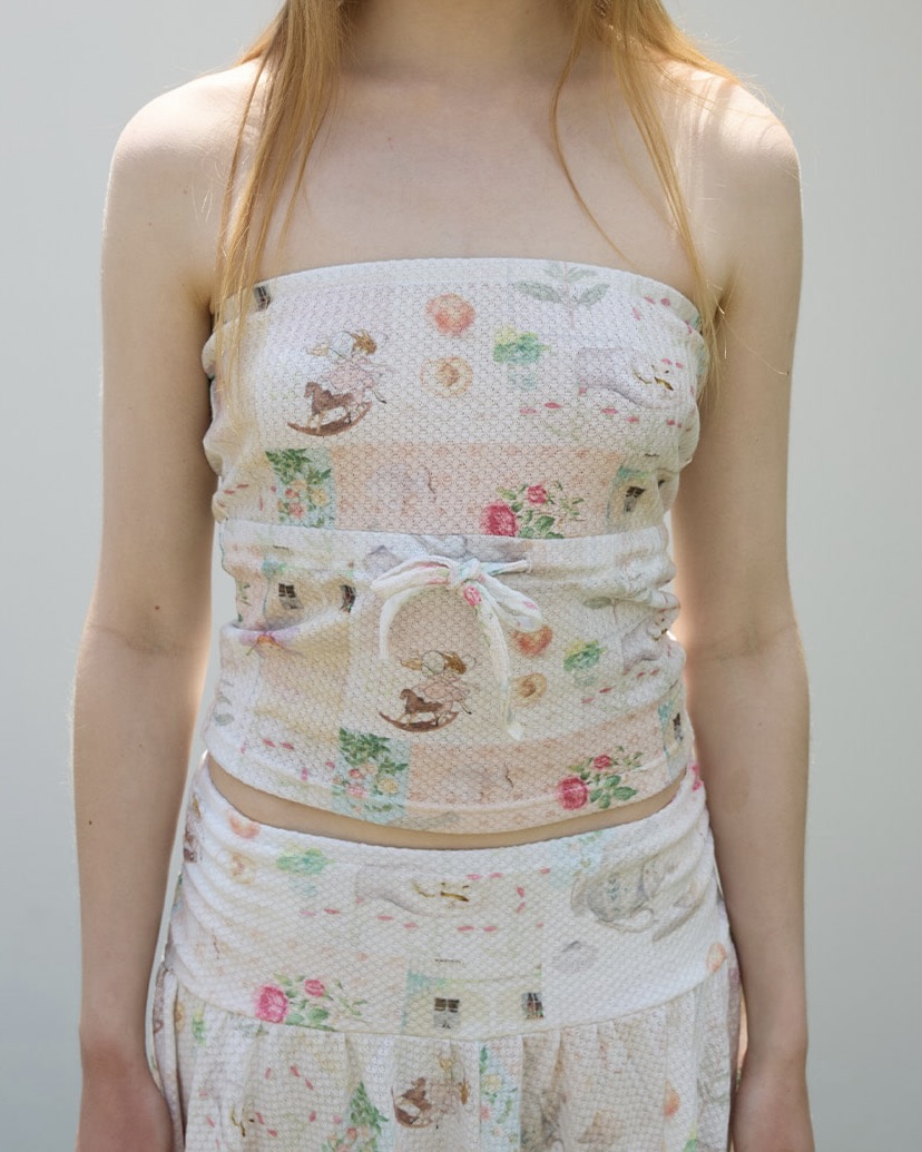 6월의 제니는 뭘 입었나요?👀
제니가 입으면 평범한 룩도 특별해져💖
귀엽고 우아한 무드를 넘나드는 스타일링, 6월 제니의 착장을 소개합니다.
1. 펀프롬펀 데이드림 튜브 탑
2. 케이트 안드라 니트 탑
3.미스터리조이 블랙 로즈 페이브드 시그넷 링 이미지2