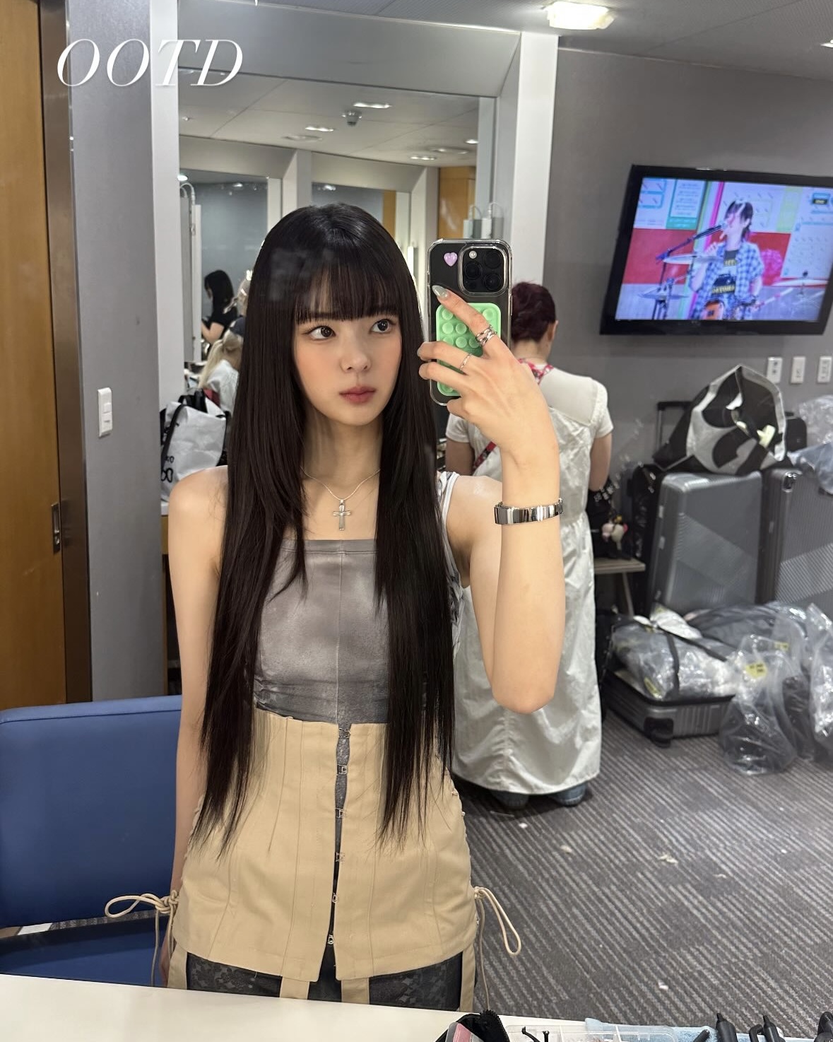 얼태기엔 앞머리가 답🙆‍♀️
최근 셀럽들이 선택한 앞머리 스타일링✨ 이미지4