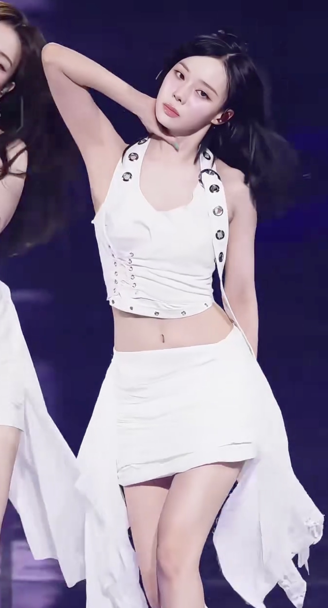 서늘한 매력이 찰떡인 흑발 윈터🖤 이미지