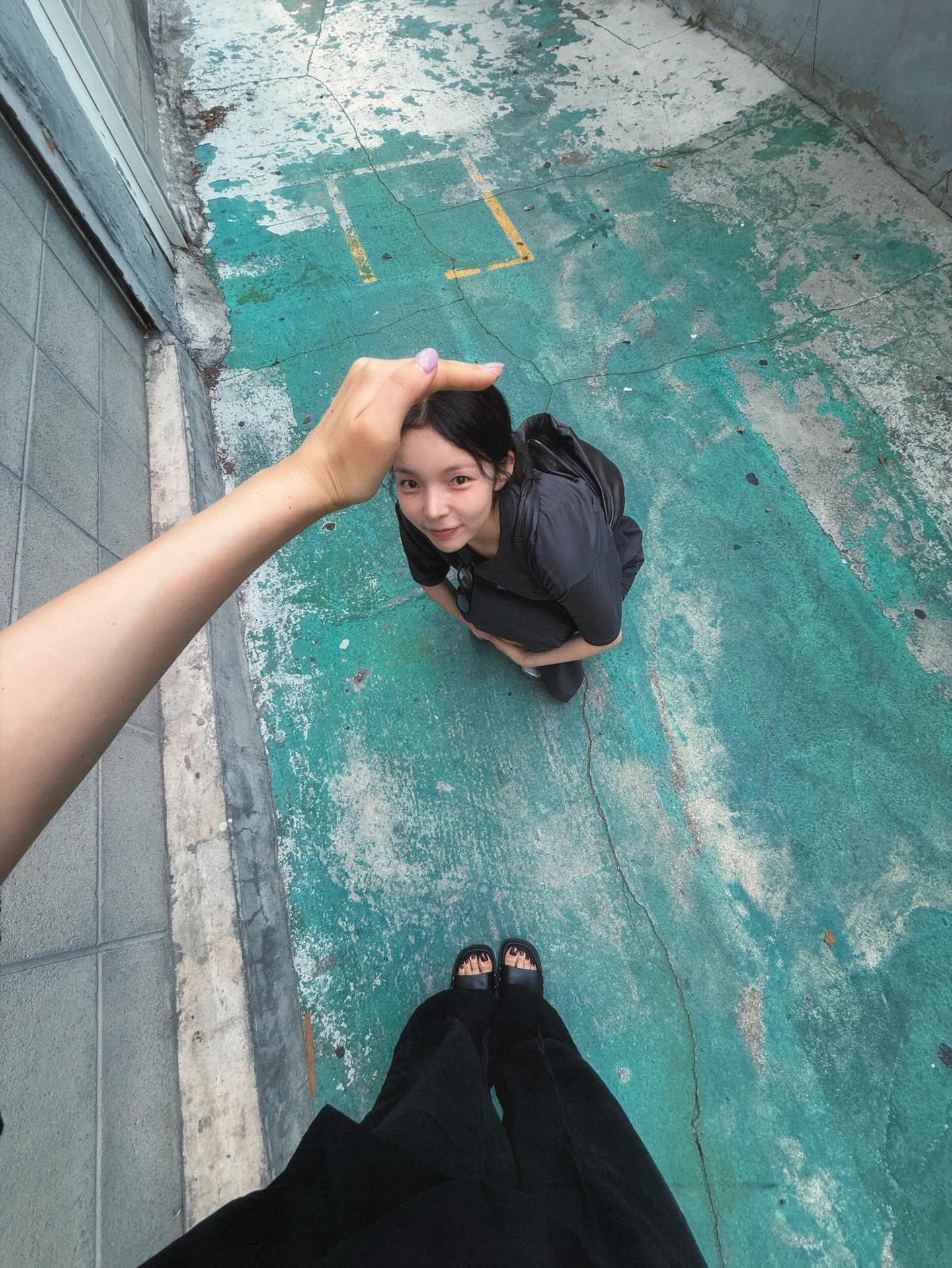 찐친들의 우정 포즈✌🏻
색다른 사진을 남기고 싶다면 @이렇게🩷 이미지