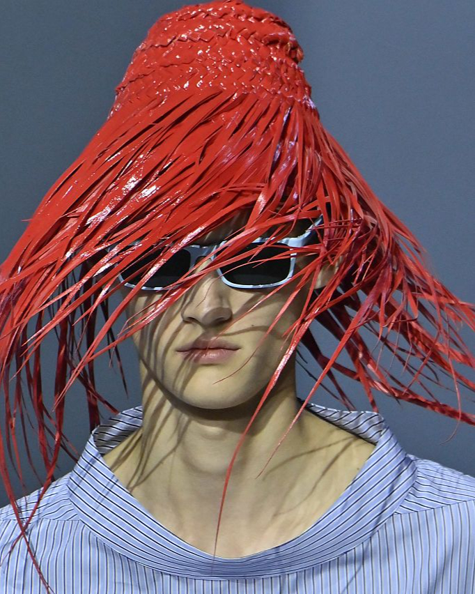 프라다가 선보인 뉴 밀짚모자
김숙 따귀머리 생각나는 건 나뿐…?😅 이미지2