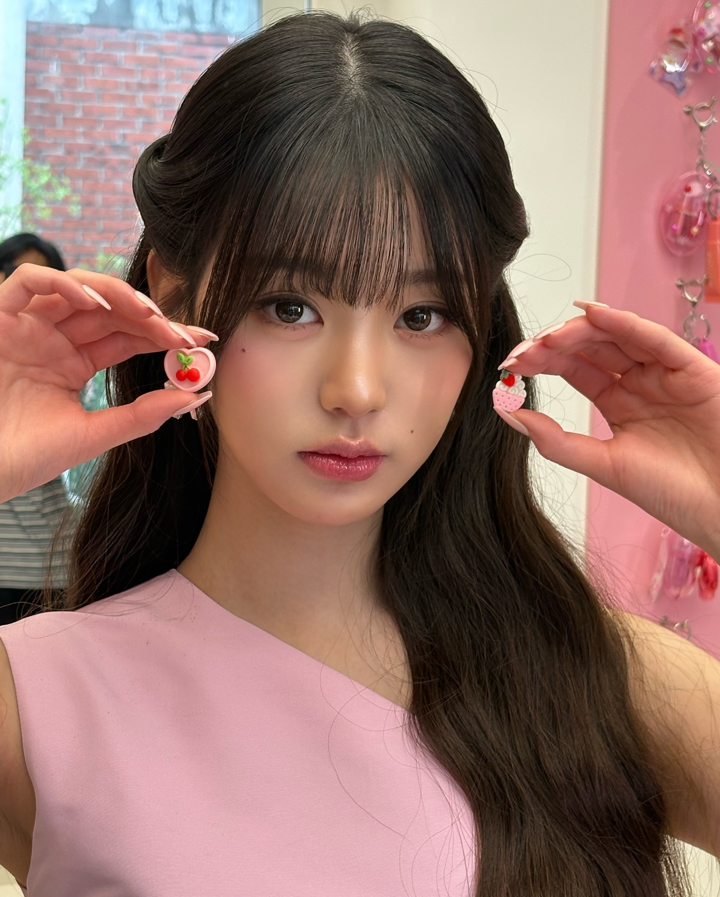 얼태기엔 앞머리가 답🙆‍♀️
최근 셀럽들이 선택한 앞머리 스타일링✨ 이미지