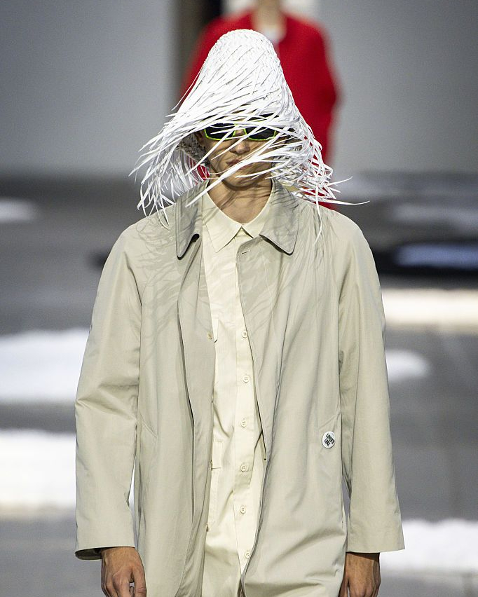 프라다가 선보인 뉴 밀짚모자
김숙 따귀머리 생각나는 건 나뿐…?😅 이미지8