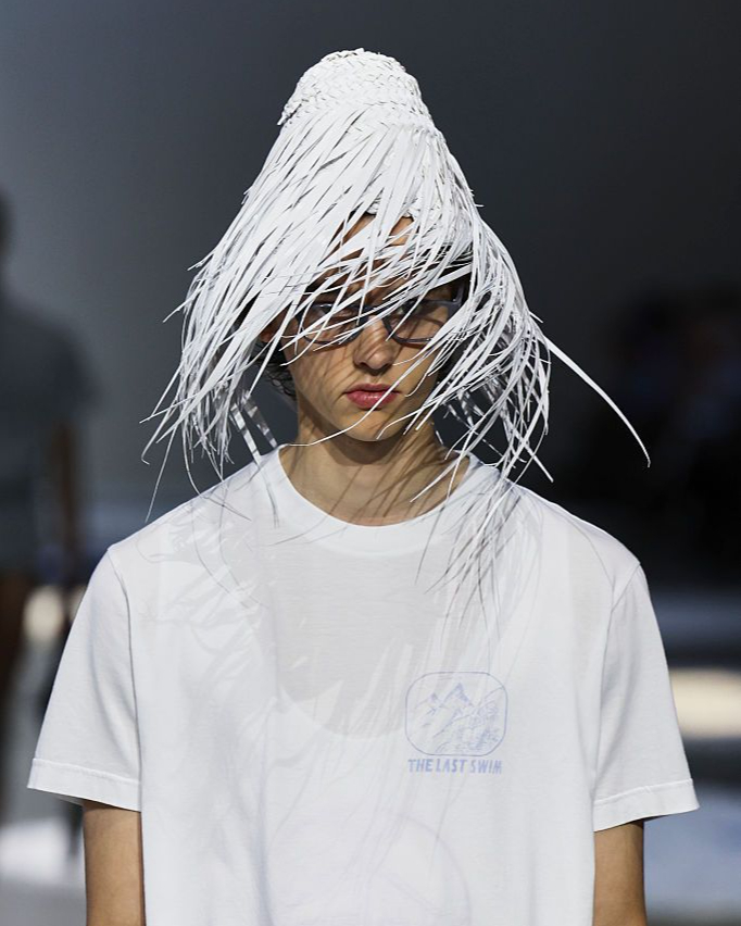 프라다가 선보인 뉴 밀짚모자
김숙 따귀머리 생각나는 건 나뿐…?😅 이미지7