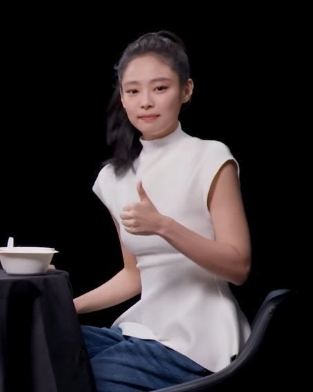 6월의 제니는 뭘 입었나요?👀
제니가 입으면 평범한 룩도 특별해져💖
귀엽고 우아한 무드를 넘나드는 스타일링, 6월 제니의 착장을 소개합니다.
1. 펀프롬펀 데이드림 튜브 탑
2. 케이트 안드라 니트 탑
3.미스터리조이 블랙 로즈 페이브드 시그넷 링 이미지4