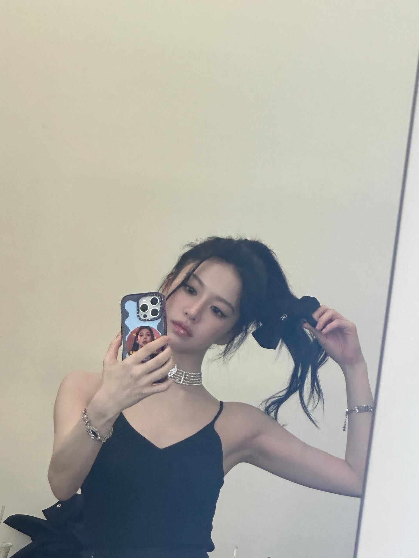 여름에도 포기 할 수 없는 블랙🖤
호캉스도, 생파도 블랙 드레스면 준비 끝✨ 이미지