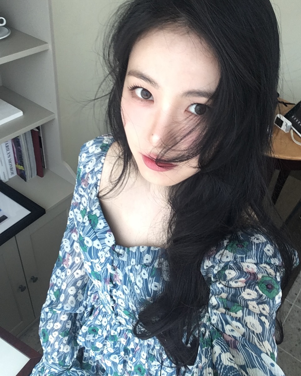 여름에 더 예쁜 플로럴🍃
은은한 꽃 패턴과 가벼운 실루엣으로 시원하게✨
이미지4