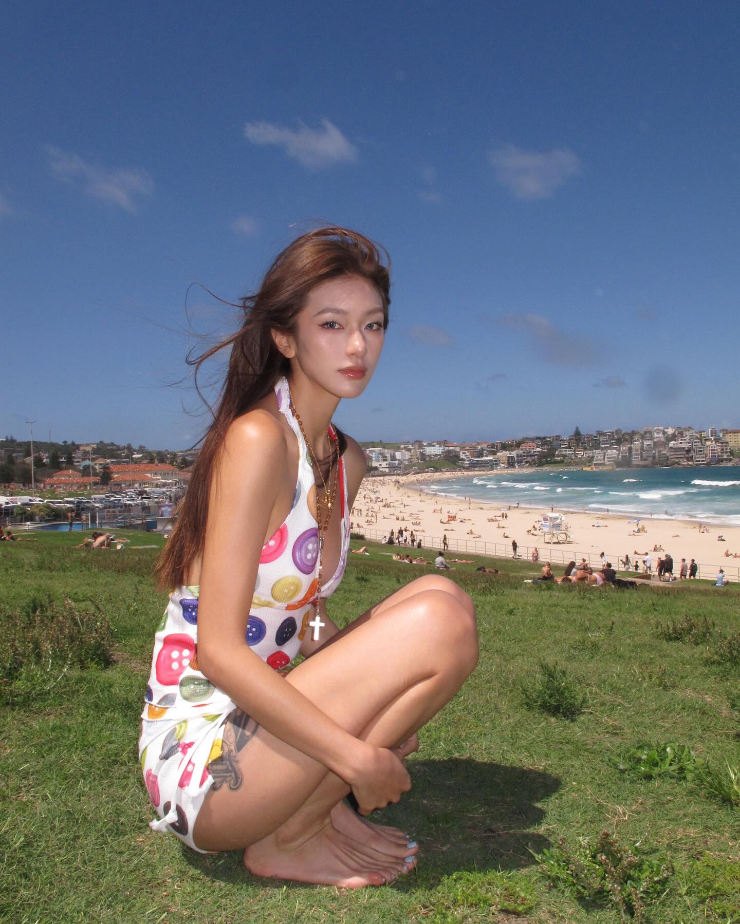 물놀이 하러 갈 준비 완료👙
입기만 해도 시선 집중되는 수영장 룩✨

수영장 룩 고민은 이제 끝! 다양한 스타일의 수영복부터 가볍게 걸쳐 입기 좋은 커버업 아이템까지 소개해드릴게요. 취향 따라 골라 입는 재미는 덤! 지금 바로 확인해보세요.

1. 제이디드런던 브라운 체크 트라이앵글 비키니&쇼츠
2. 오마이티 버튼 와플 홀터&쇼츠
3. 프릭스워크숍 캑투아 디스트레스트 플로어 렝스 가운 이미지6