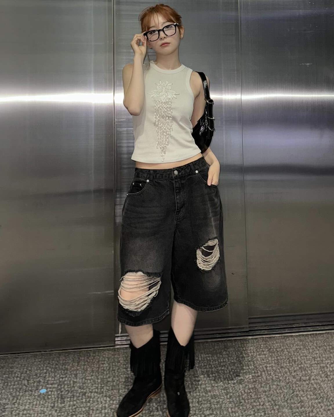 이제 구경은 그만👋🏻
셀럽들의 찢청 코디, 직접 써먹을 차례예요✂️👖 이미지2