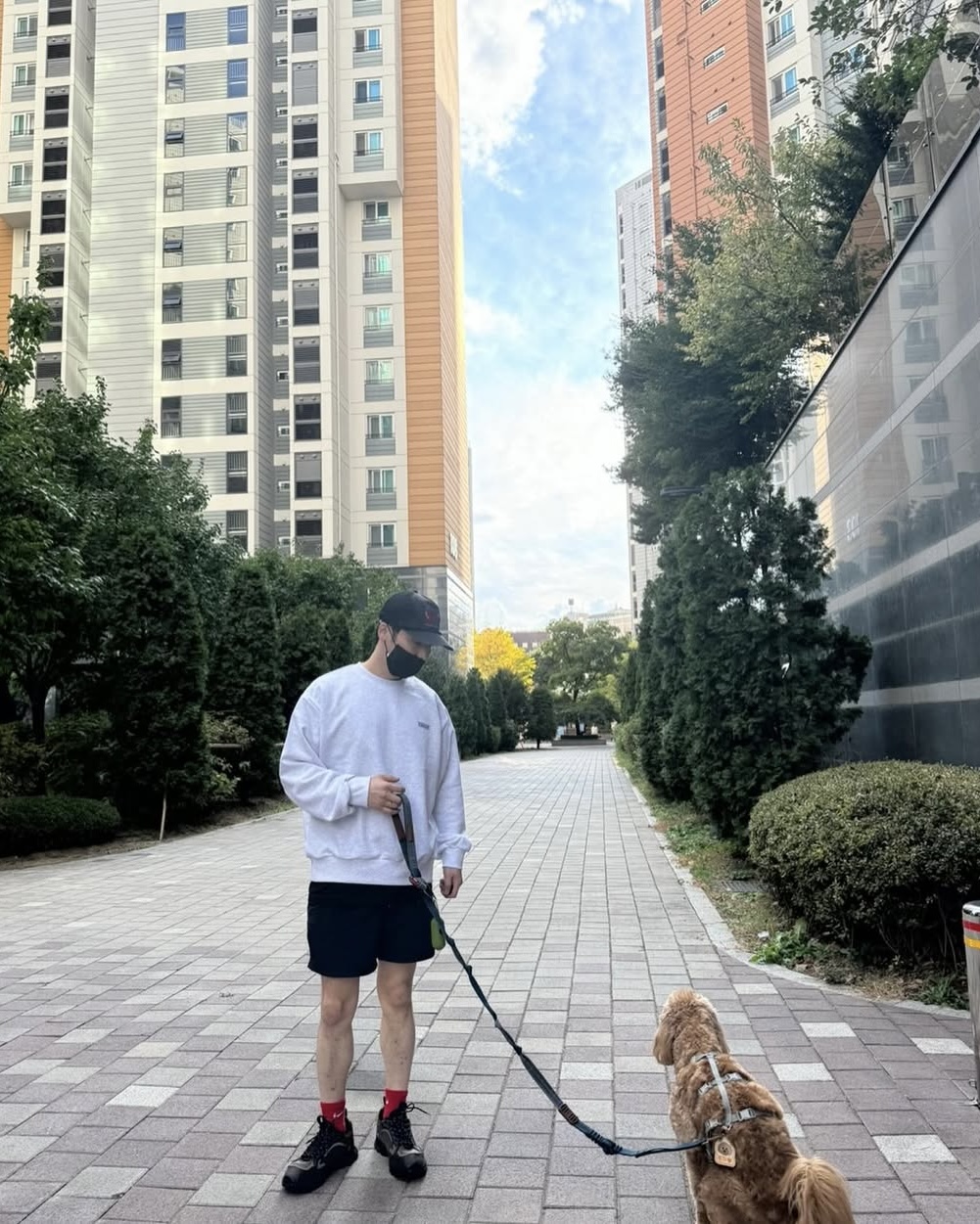 옷잘알 형들은 요즘 레드양말🧦 이미지4