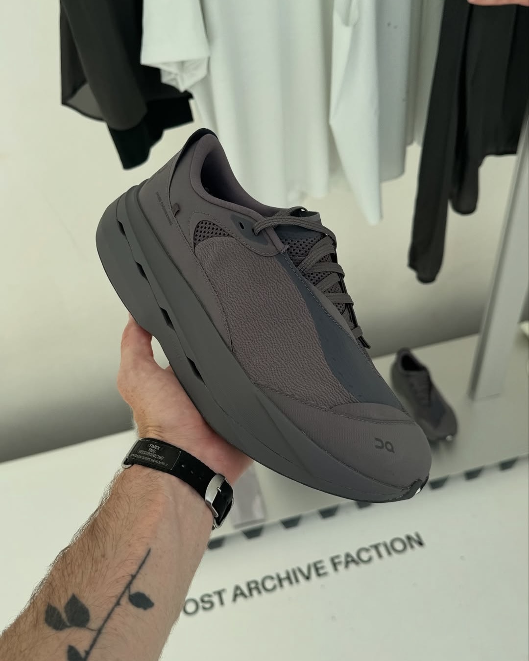 새로 공개된 파프X온🏃🏻‍♂️👟 이미지"