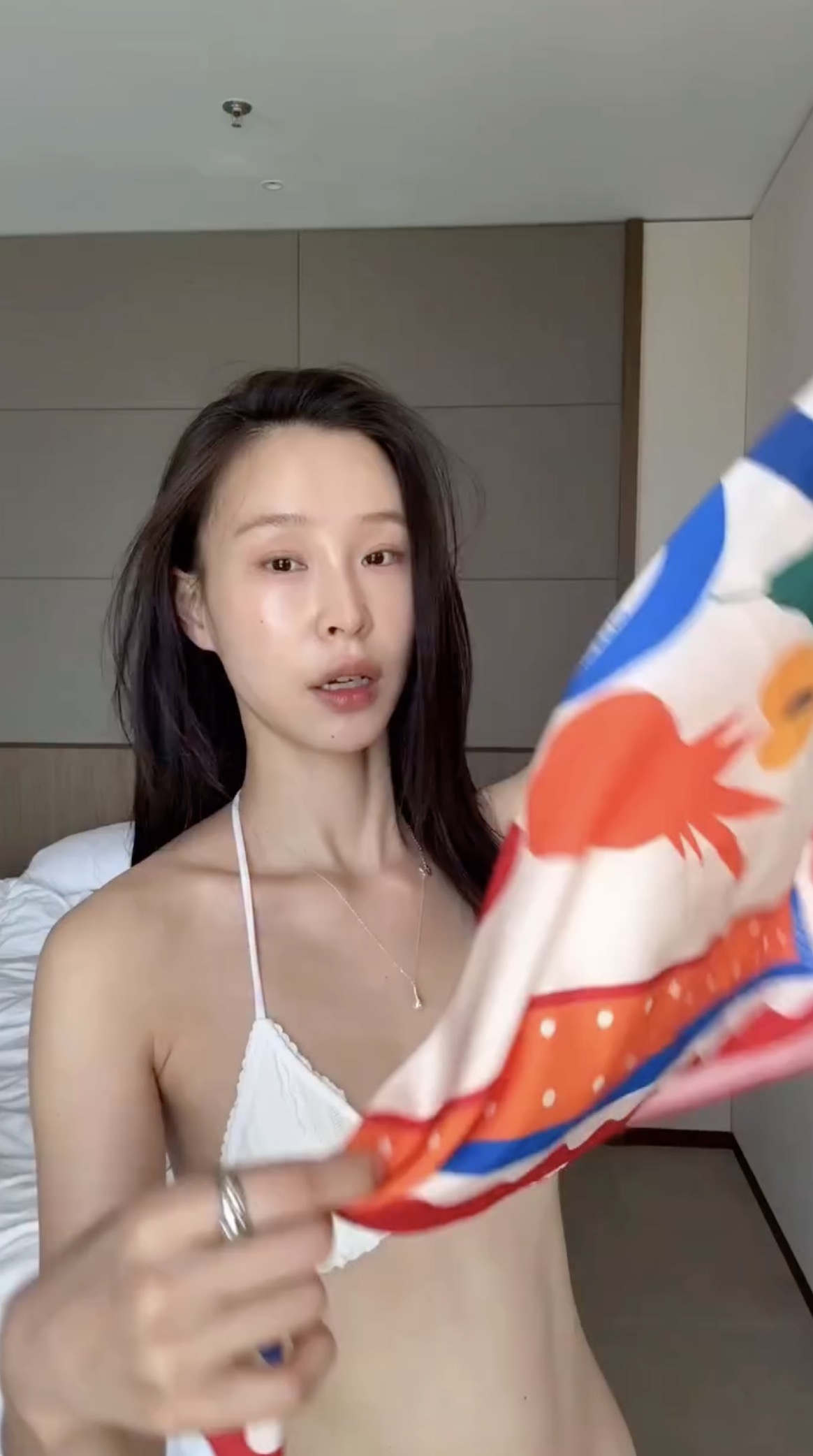 여름엔 반다나 이렇게 활용해보자✨ 혜임 언니가 알려주는 여름 헤어 스타일링 팁! 이미지