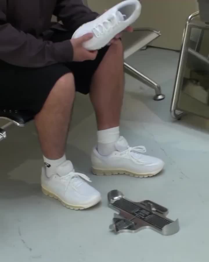 파리 아식스 팝업👟👀⁠
영상으로 보는 JJJ자운드 젤퀀텀과 운동화 모음.zip⁠ 이미지