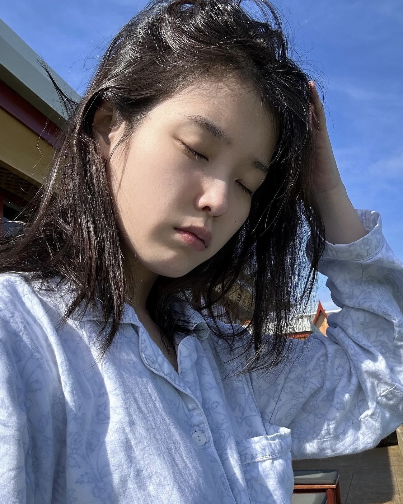 생얼 제일 예쁜 연예인 1위🤍
내추럴해서 더 예쁜 민낯 아이유🤍 이미지9