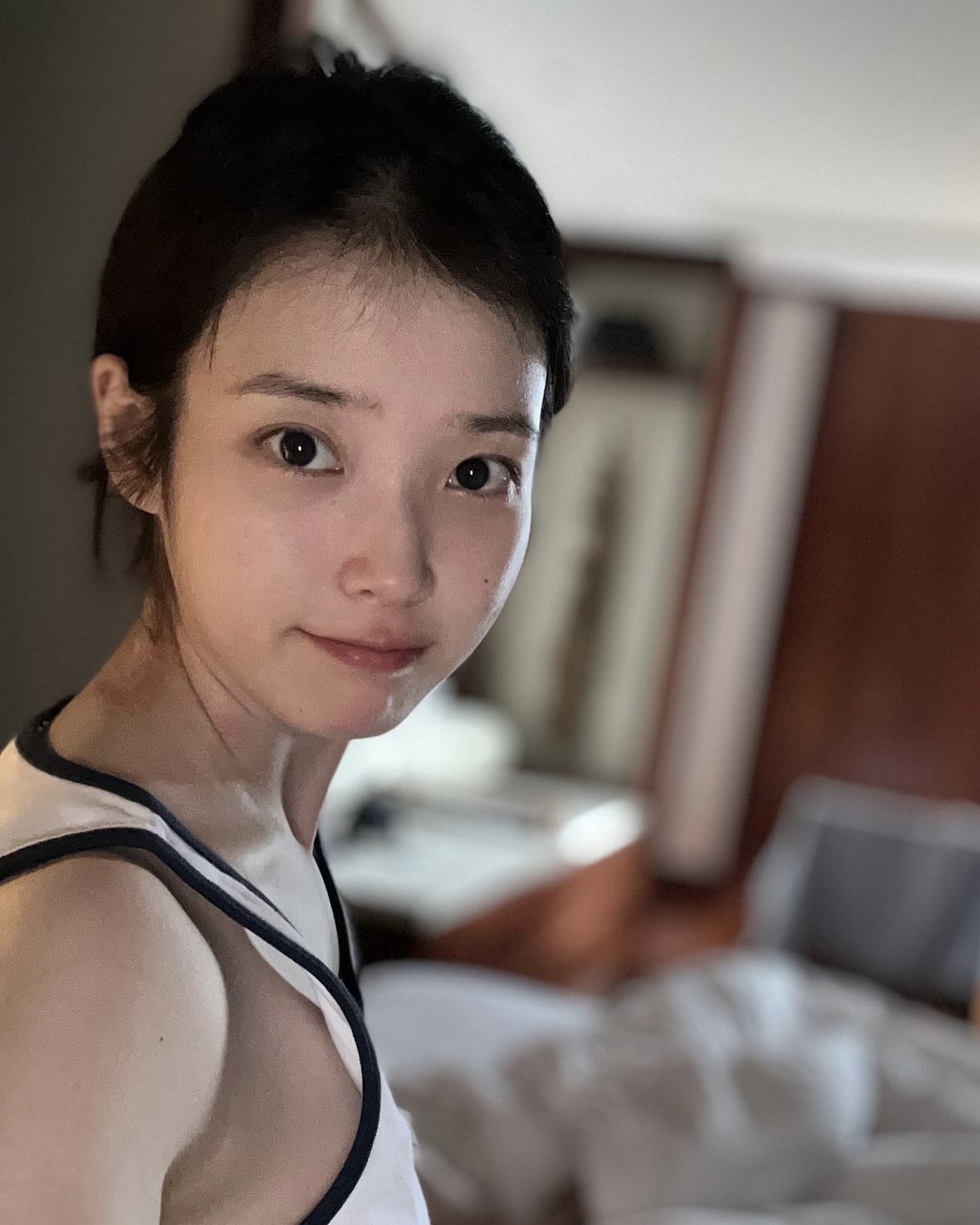 생얼 제일 예쁜 연예인 1위🤍
내추럴해서 더 예쁜 민낯 아이유🤍 이미지6
