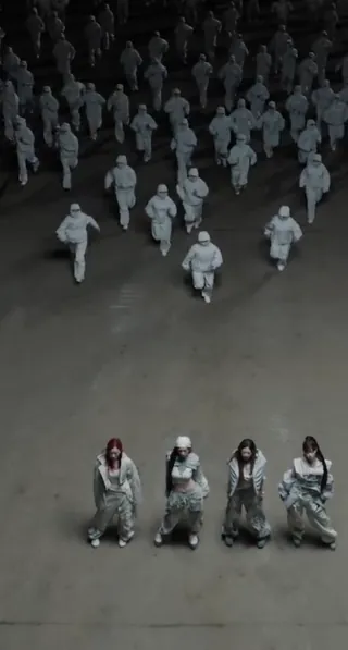 쇠맛 이은 흙맛 노래🤎에스파 신곡
드디어 공개된 에스파 ‘Dirty Work’ 뮤직비디오🎥 이미지