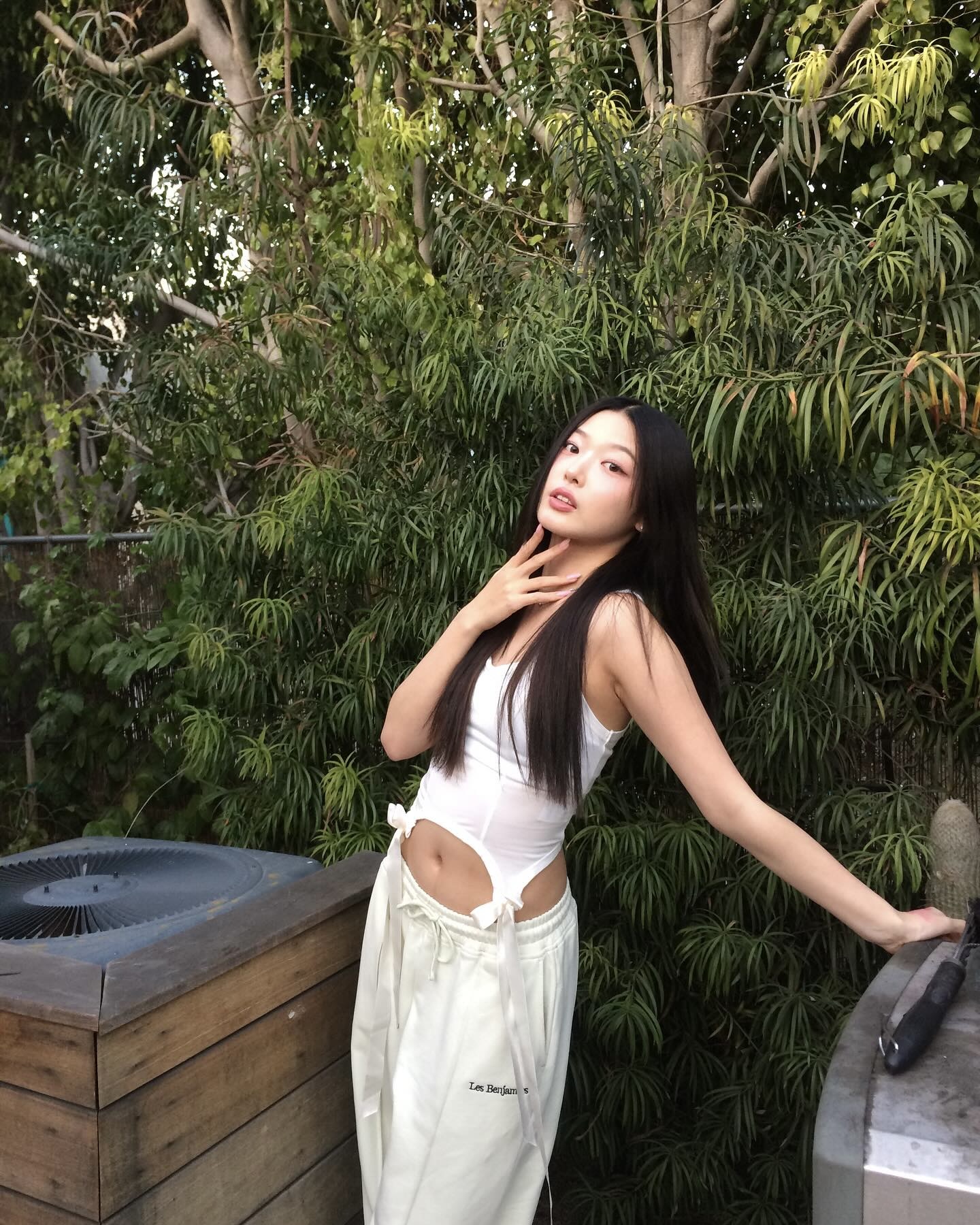 어디서 많이 본 느낌?
트랙팬츠, 셀럽 단골템이니까 놓치지 마세요🖤👖 이미지5