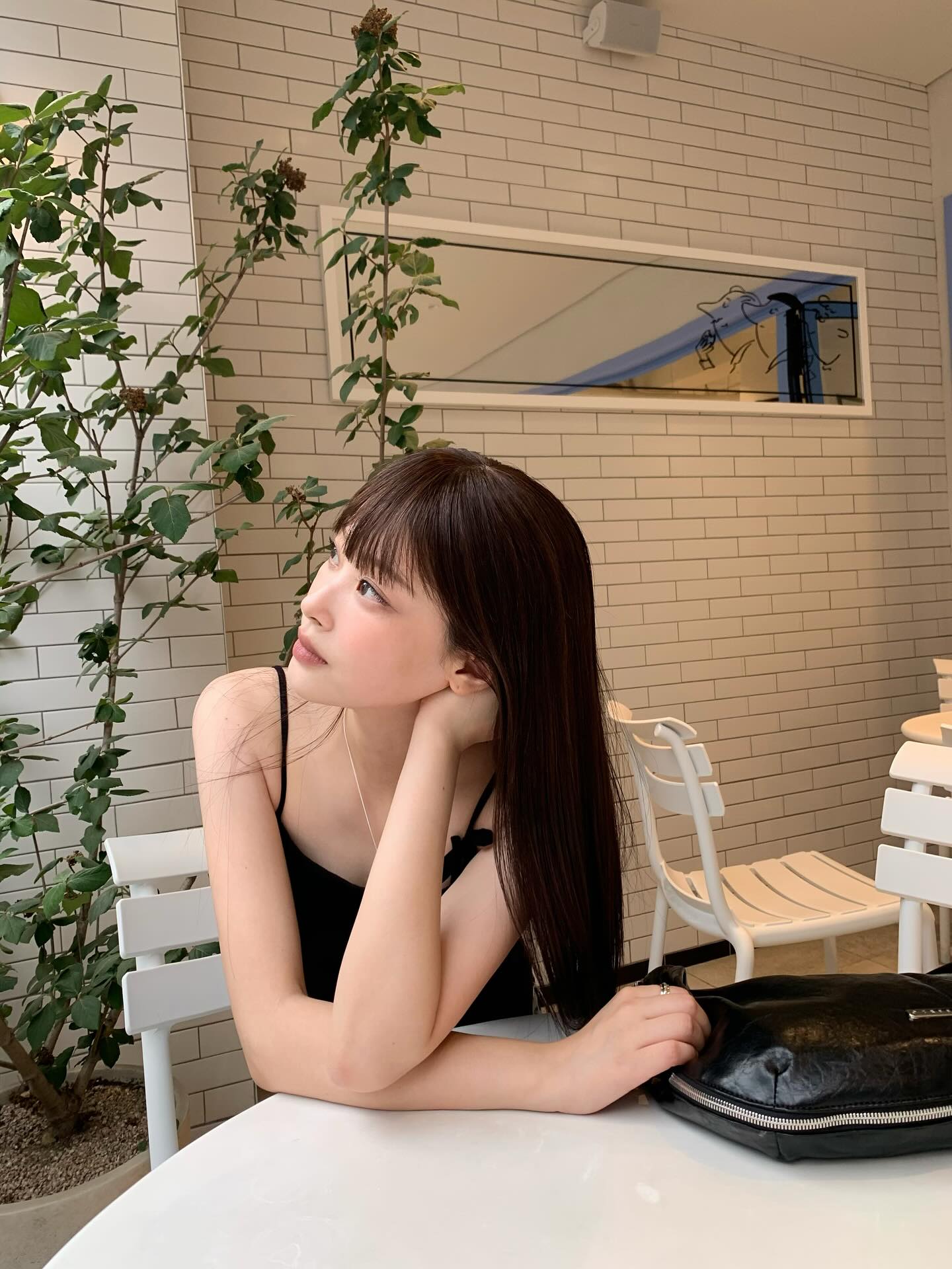 앞머리 자를 타이밍은 지금⏰🤍
다가오는 계절엔 새로운 앞머리 헤어스타일로 기분 전환하기✨ 이미지4