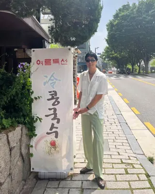 여름엔 흰반팔셔츠🧊 이미지