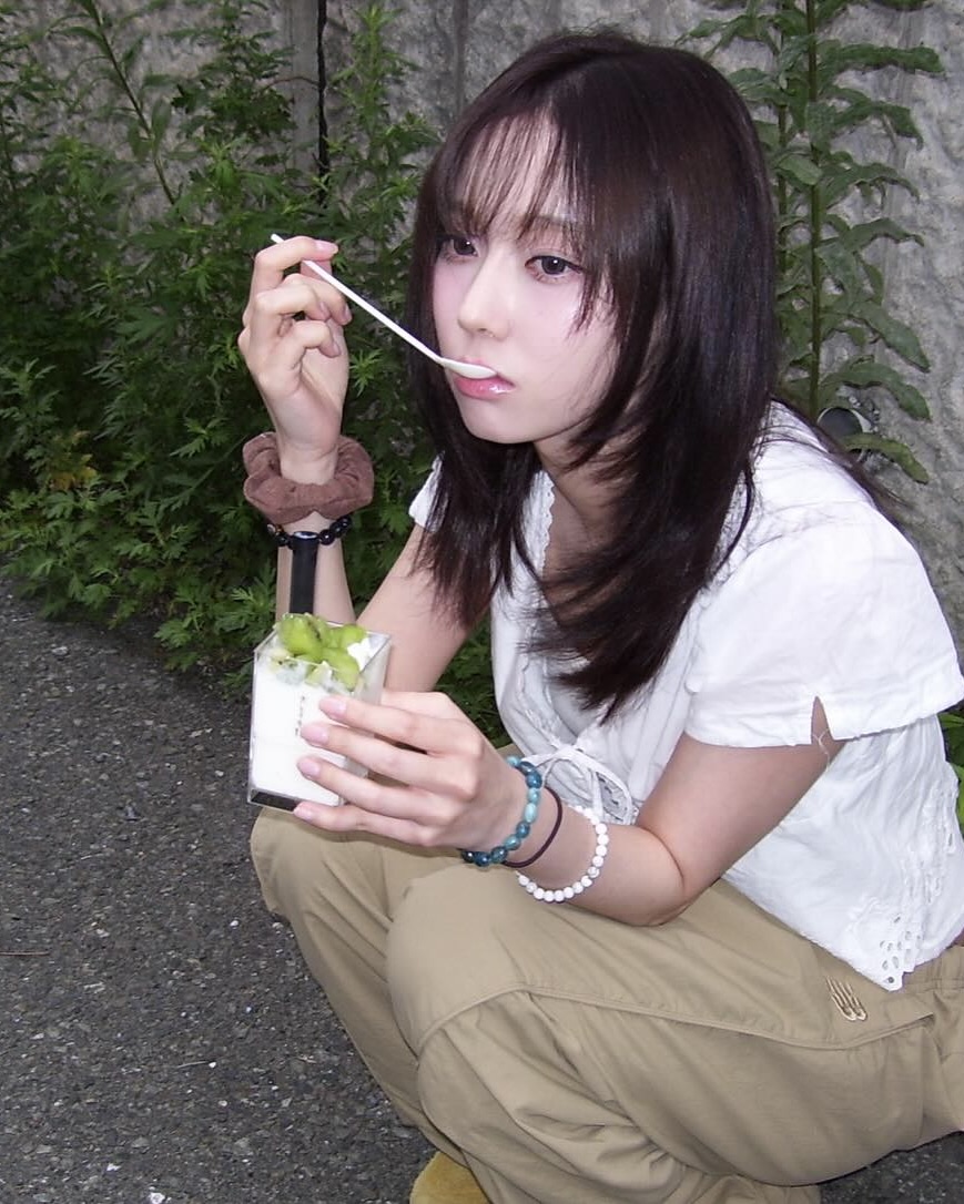 어디서 많이 본 느낌?
트랙팬츠, 셀럽 단골템이니까 놓치지 마세요🖤👖 이미지4