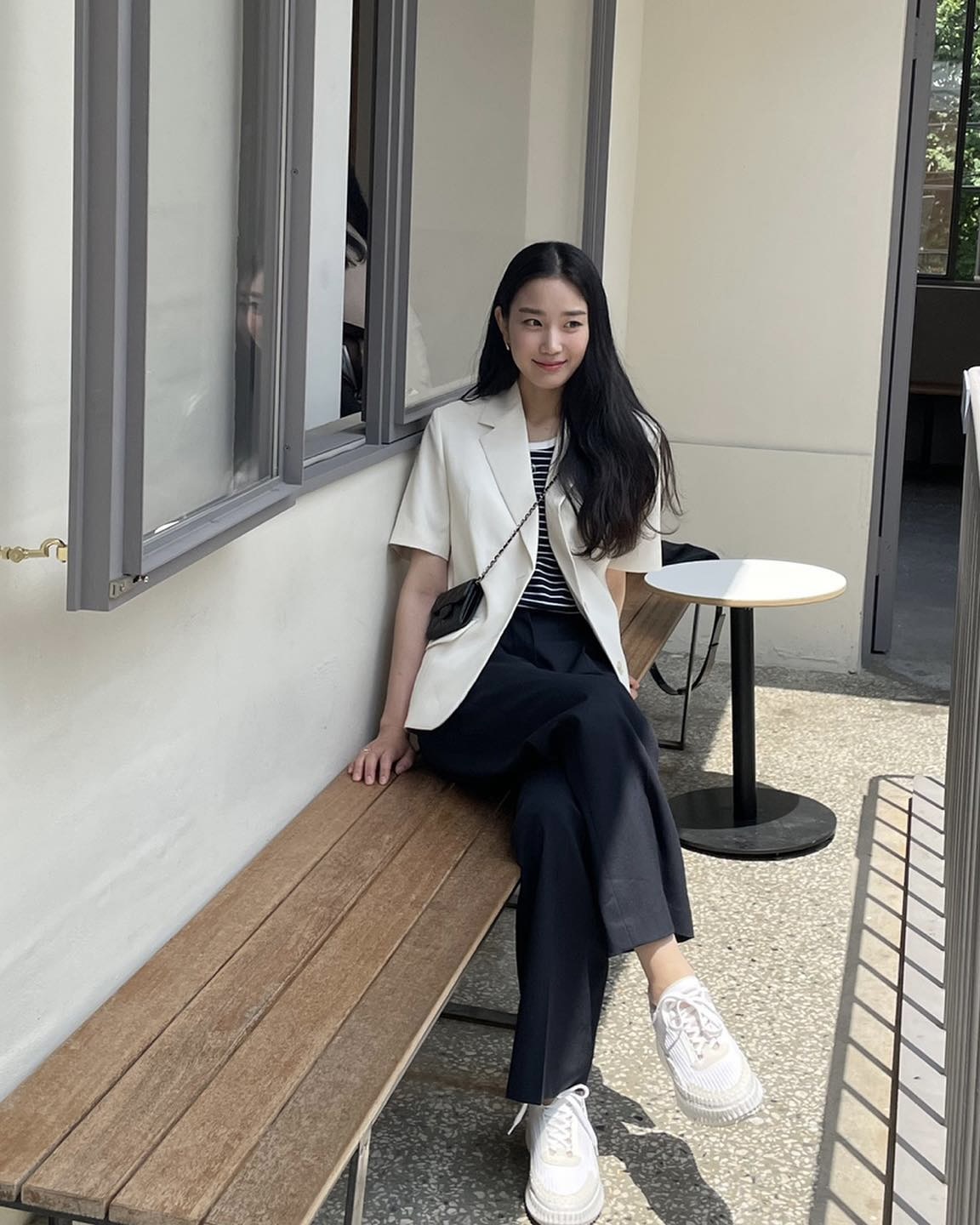 하객룩 고민 덜어줄 코디라고?
센스 있는 하객룩, 셀럽룩에서 힌트를 얻어 가세요✨🖤 이미지5