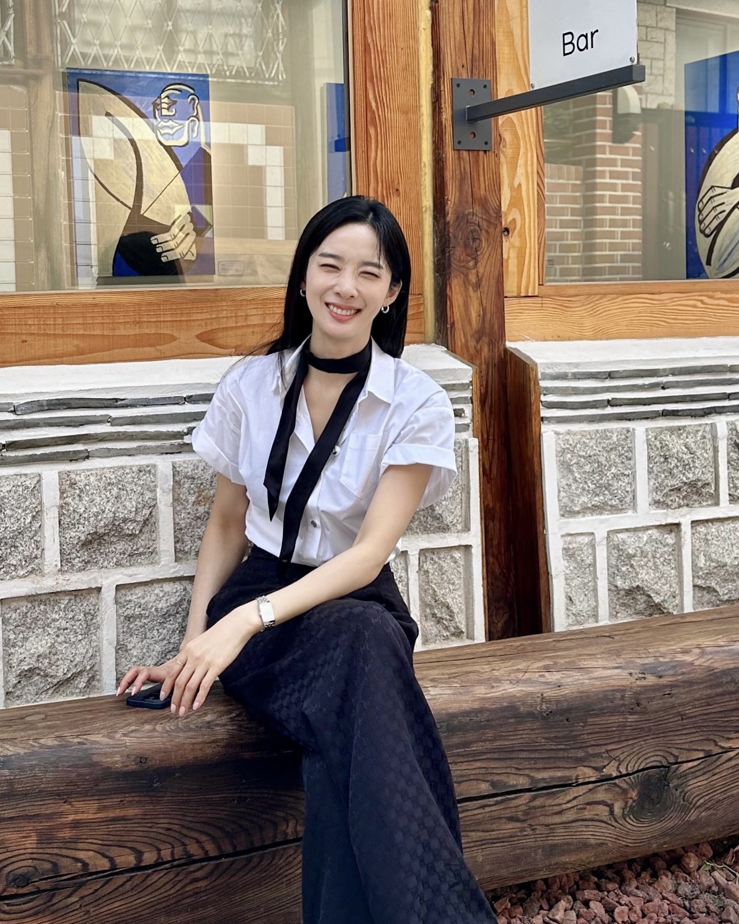 하객룩 고민 덜어줄 코디라고?
센스 있는 하객룩, 셀럽룩에서 힌트를 얻어 가세요✨🖤 이미지3