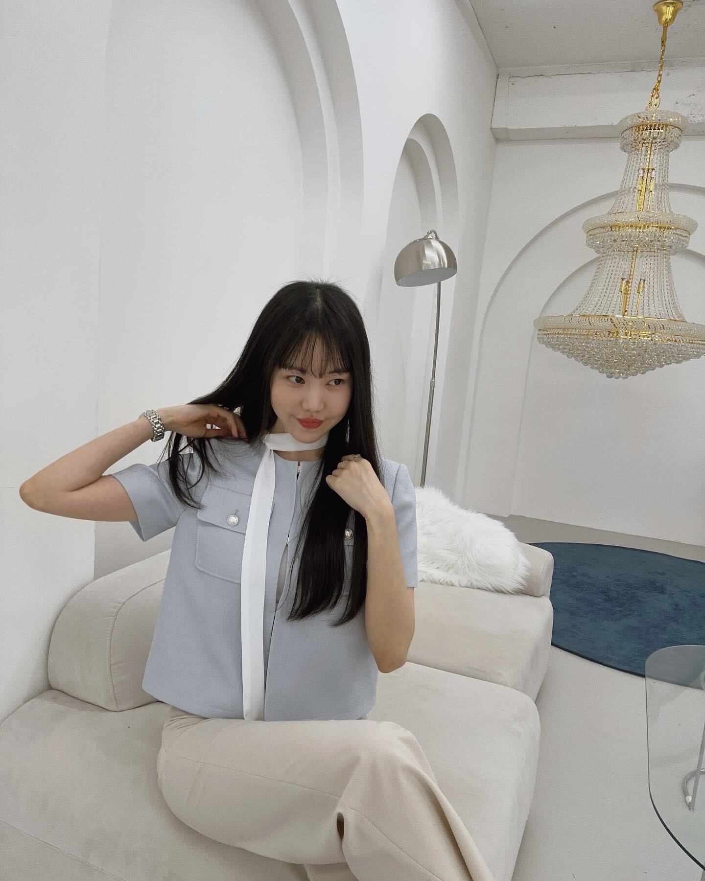 하객룩 고민 덜어줄 코디라고?
센스 있는 하객룩, 셀럽룩에서 힌트를 얻어 가세요✨🖤 이미지6