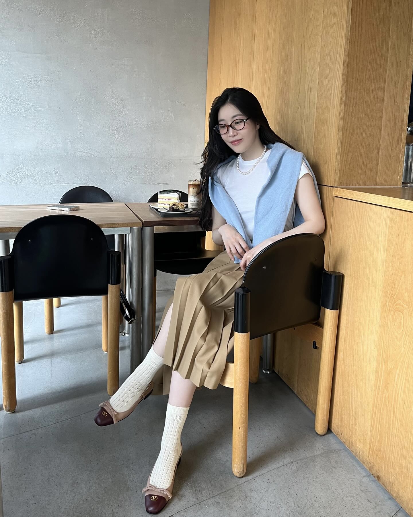 하객룩 고민 덜어줄 코디라고?
센스 있는 하객룩, 셀럽룩에서 힌트를 얻어 가세요✨🖤 이미지