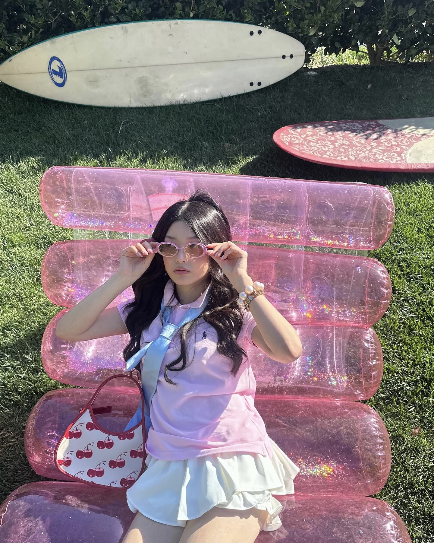 이 코디법 모른 채 여름 보낼 뻔😵💫
셀럽 핑크룩, 스타일 급상승 후기는 이 색에서 나와요💘 이미지3