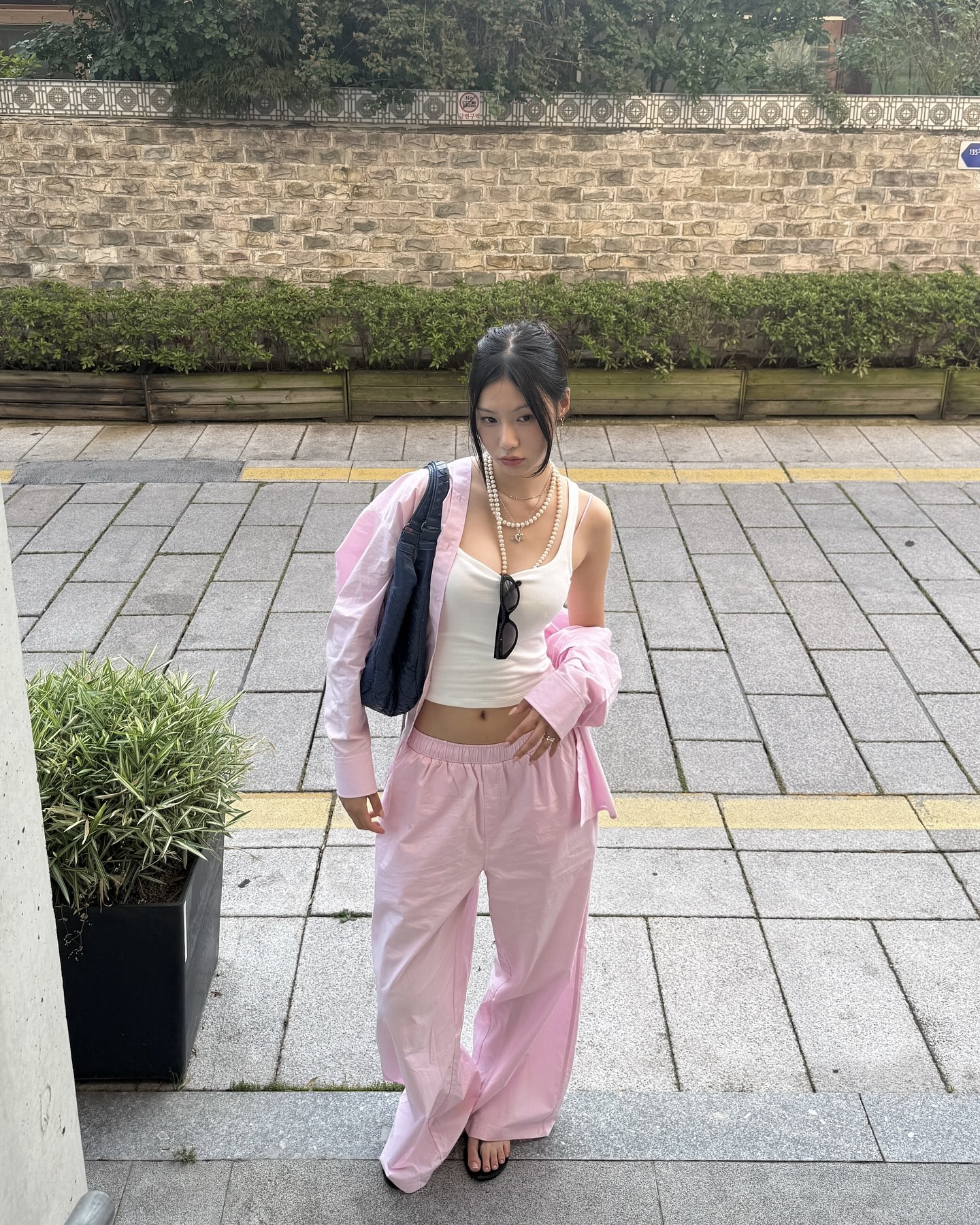 이 코디법 모른 채 여름 보낼 뻔😵‍💫
셀럽 핑크룩, 스타일 급상승 후기는 이 색에서 나와요💘 이미지