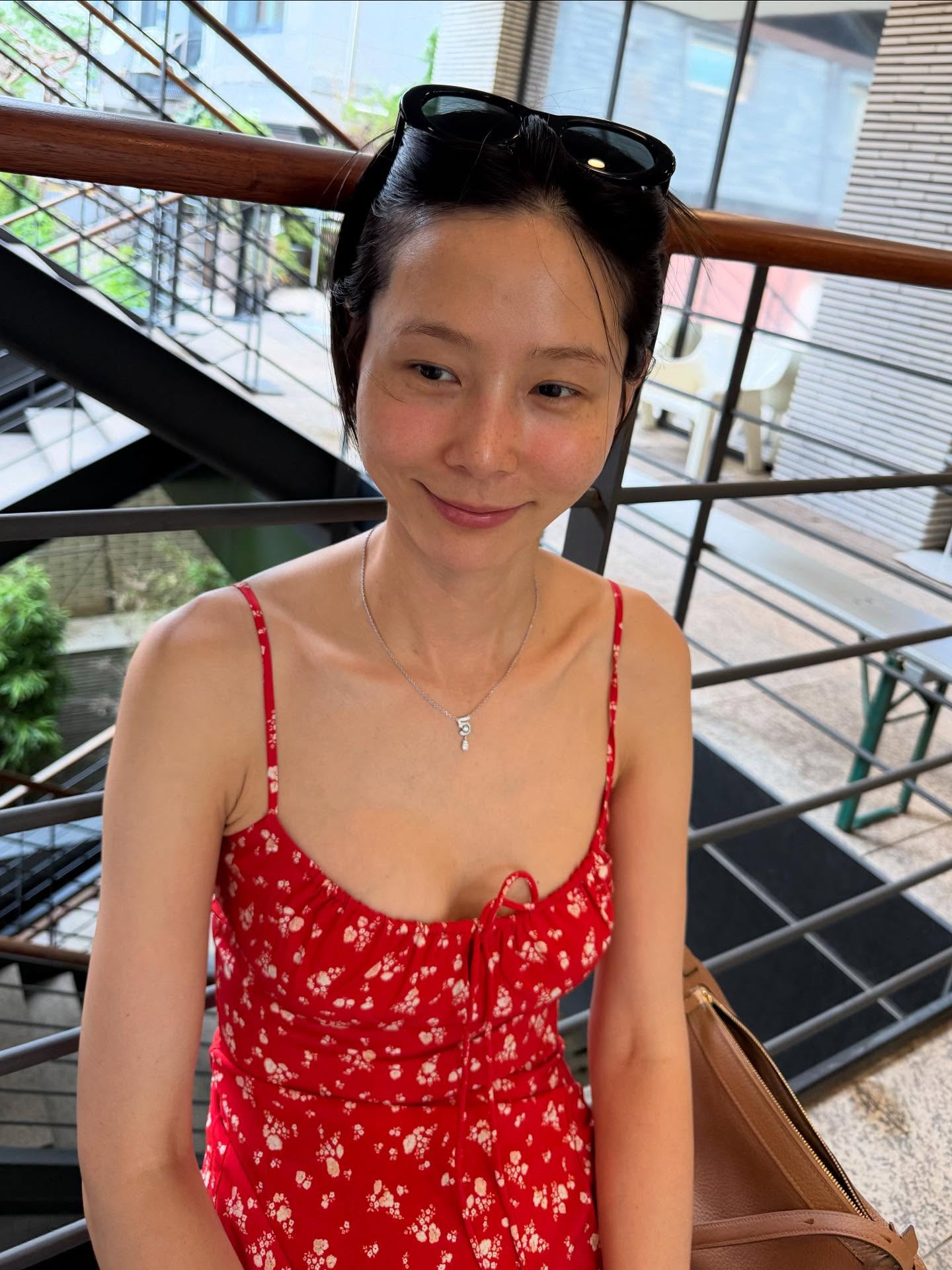한 벌로 끝내는 김나영의 여름룩❤️ 코디 고민 없이 원피스 하나로 완성✨ 이미지