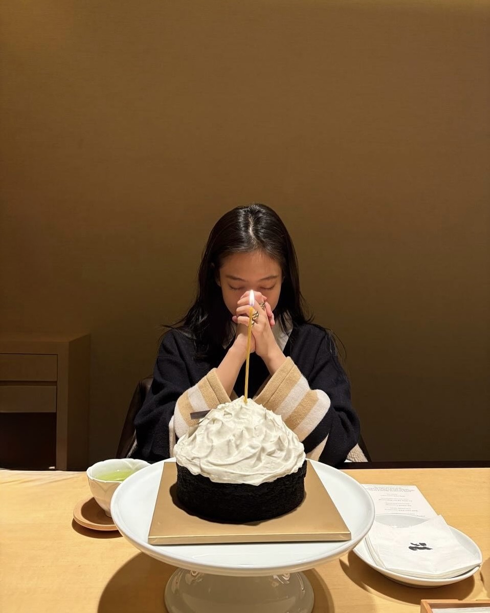 이번 생일 @이 느낌 따라해볼래?📸
셀럽들이 생일을 기록하는 방법, 따라 해볼래요?🎂💝 이미지6