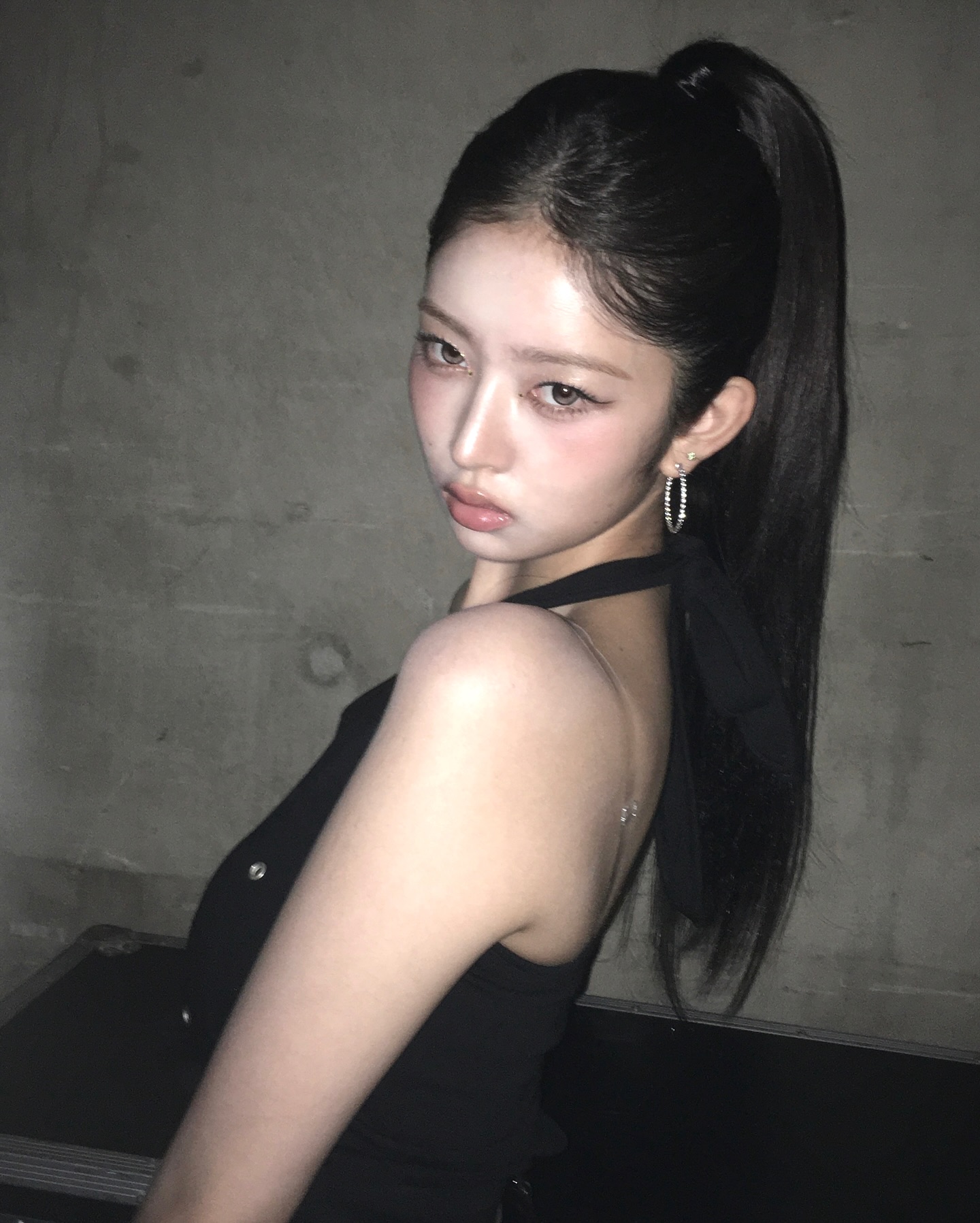 느좋 언니들의 그 머리💁🏻♀️
요즘 셀럽들과 SNS에서 자주 보이는 헤어스타일이 있습니다. 바로 ‘슬릭 백’ 헤어입니다.
잔머리 없이 깔끔하게 넘긴 이 스타일은 처음에는 다소 부담스럽게 느껴질 수 있지만, 막상 시도해보면 세련되고 깔끔한 분위기를 쉽게 연출할 수 있습니다.
더운 여름, 땀에 머리가 달라붙는 게 불편했다면 한 번쯤 시도해보는 건 어떨까요?✨ 이미지7