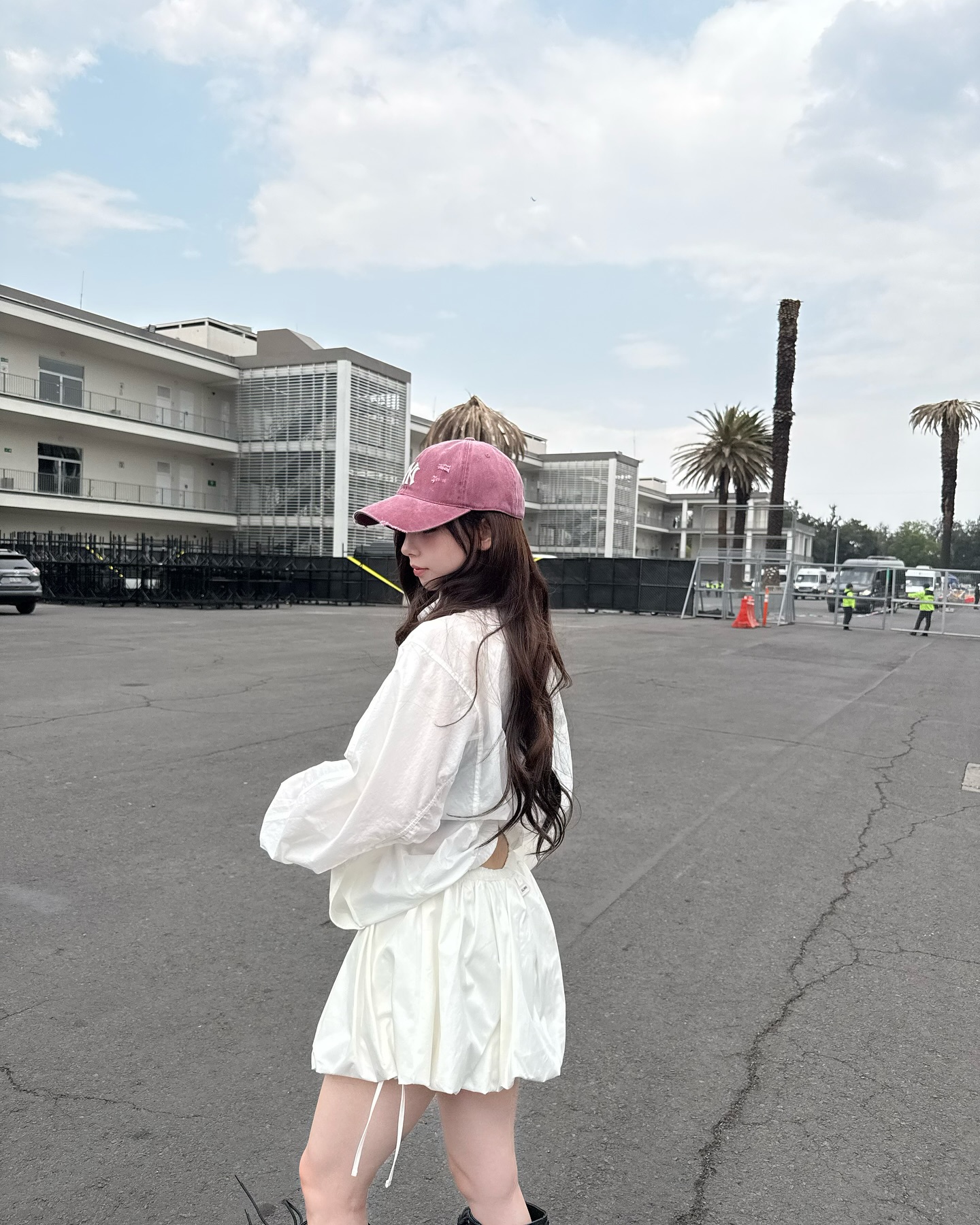 바람 넣은 듯 귀여운 벌룬스커트🩵
걸을 때마다 통통 튀는 매력으로 여름 데일리룩 완성💨 이미지5