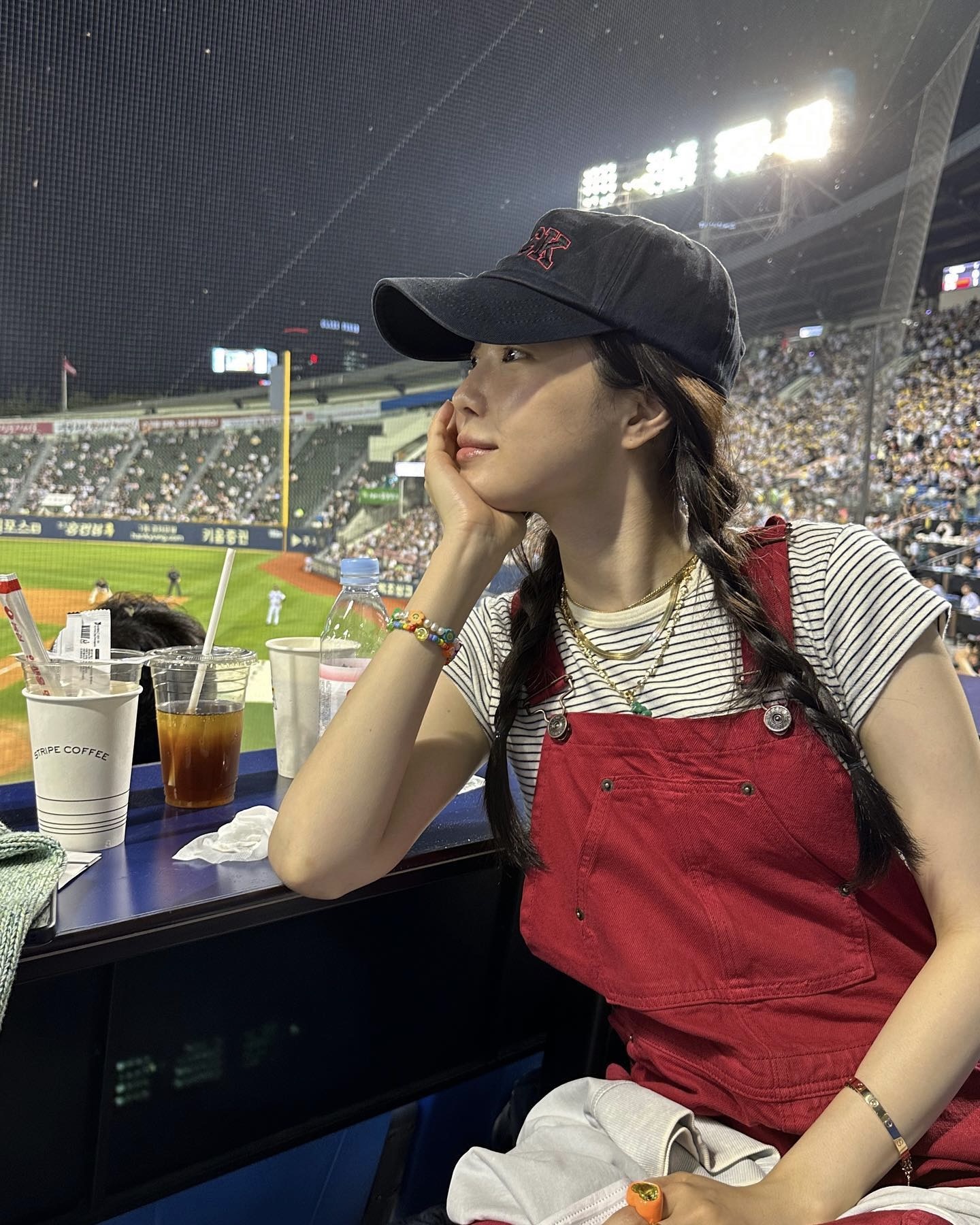셀럽 인증 비즈 액세서리 바로보기🌈
목에, 팔에 포인트 주는 비즈 스타일링 공략법, 활용해 보세요💙 이미지