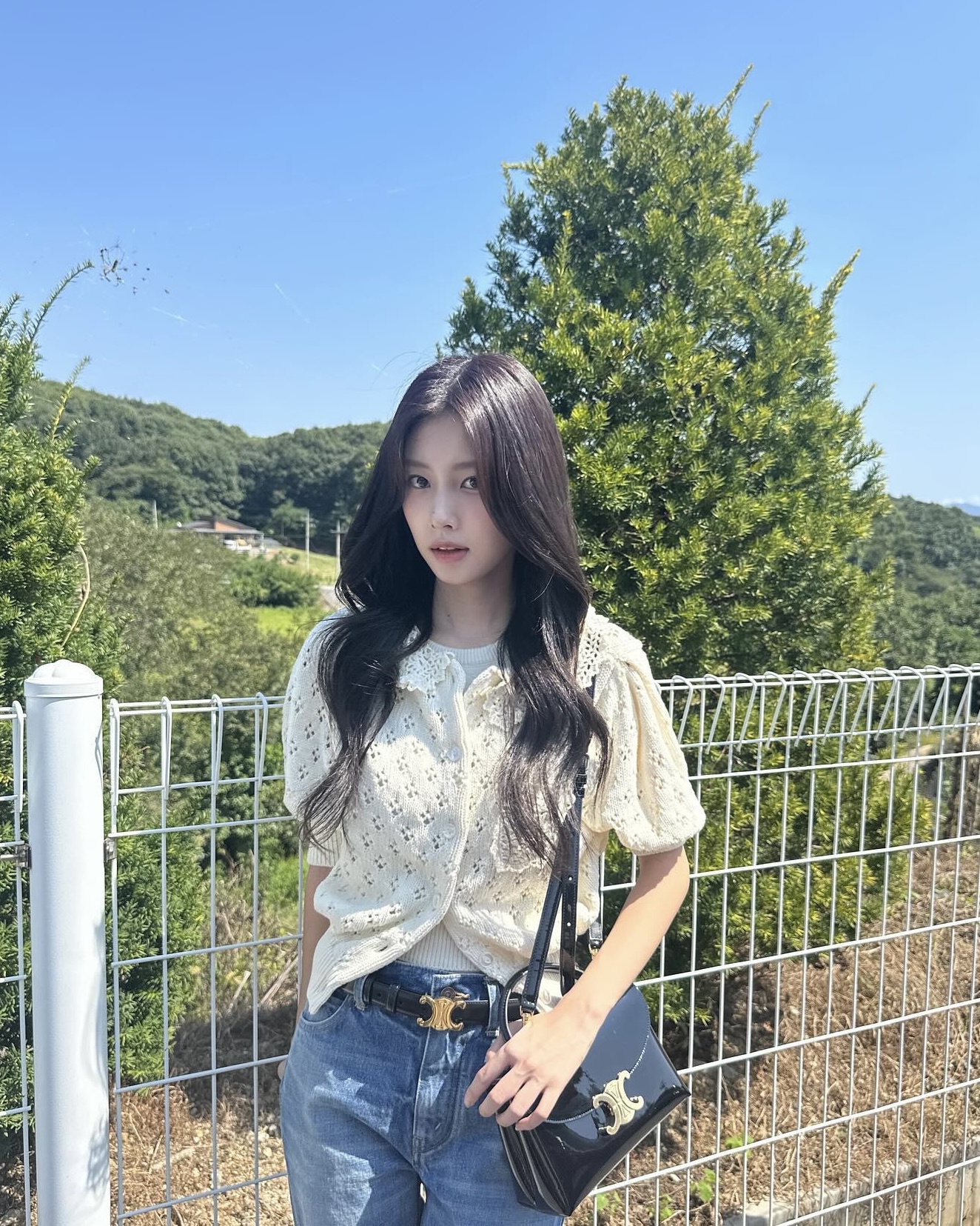 티셔츠 질릴 때, 가디건 어때요?💁🏻‍♀️
가볍게 멋내기 좋은 반팔 가디건, 장만할 타이밍은 지금이야⏱️🩶 이미지