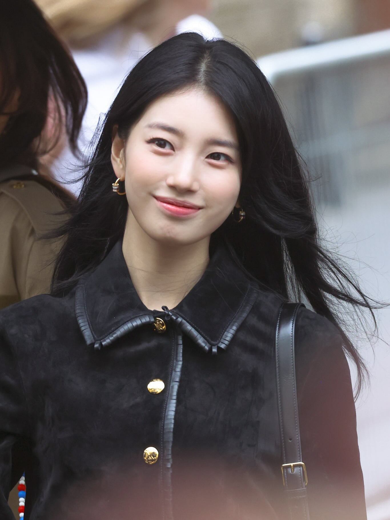 셀린느 걸 수지🖤하이라이트 미모집 이미지