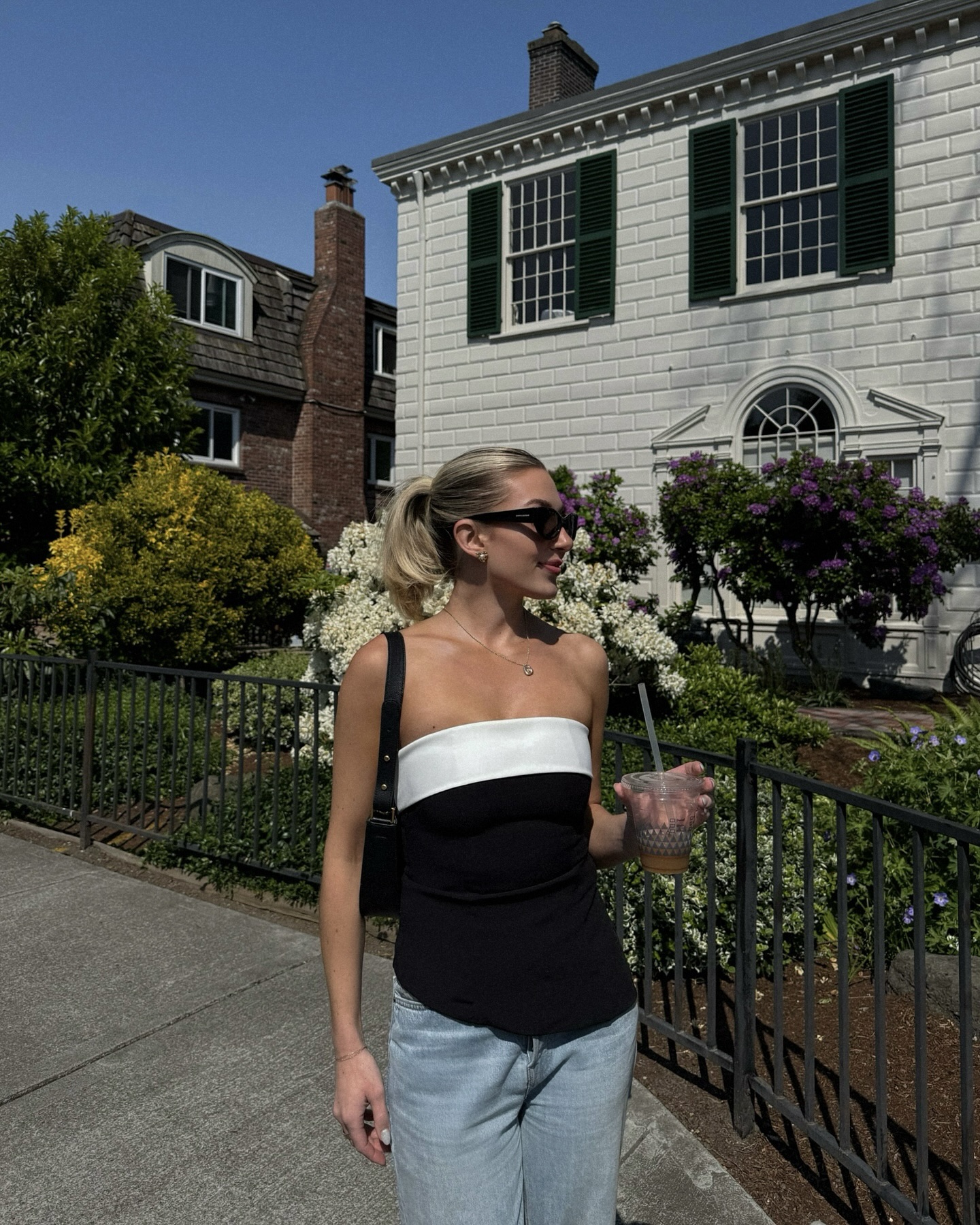 이번 주말, 튜브탑 없이 어떻게 버텨?🔥
노출 부담 없이 튜브탑 세련되게 입는 법, 참고하세요🔍✨ 이미지7