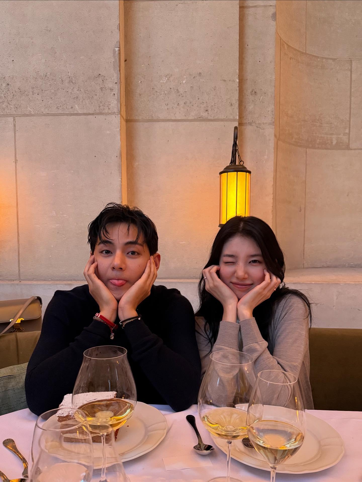 수지는 유명한 케미 요정👩‍❤️‍👨
얼굴합 미쳤다는 셀린즈 조합🖤 이미지4