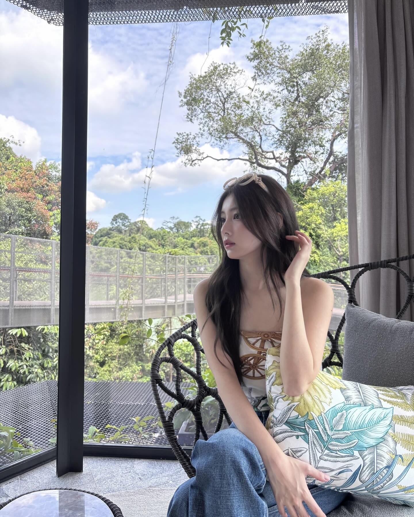 휴양지에서 스카프로 시선강탈🤍
스카프 하나로 완성한 탑 스타일링, 참고해보세요.✨ 이미지3