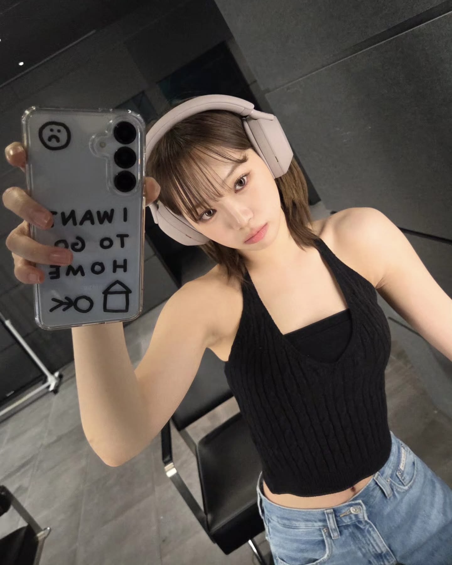 핫써머 무드 살려줄 홀터넥❤️‍🔥
셀럽들의 착용 컷 참고해서 감각적인 바캉스룩 완성해보세요👀 이미지4