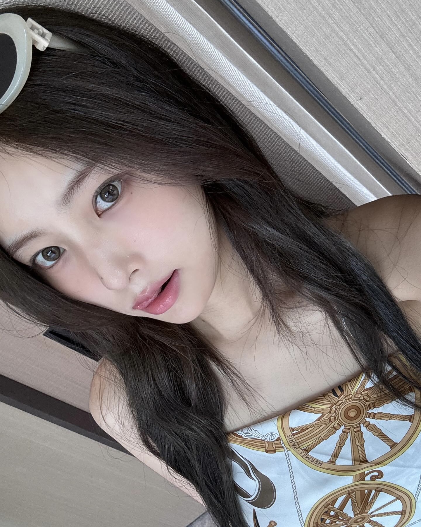 휴양지에서 스카프로 시선강탈🤍
스카프 하나로 완성한 탑 스타일링, 참고해보세요.✨ 이미지2