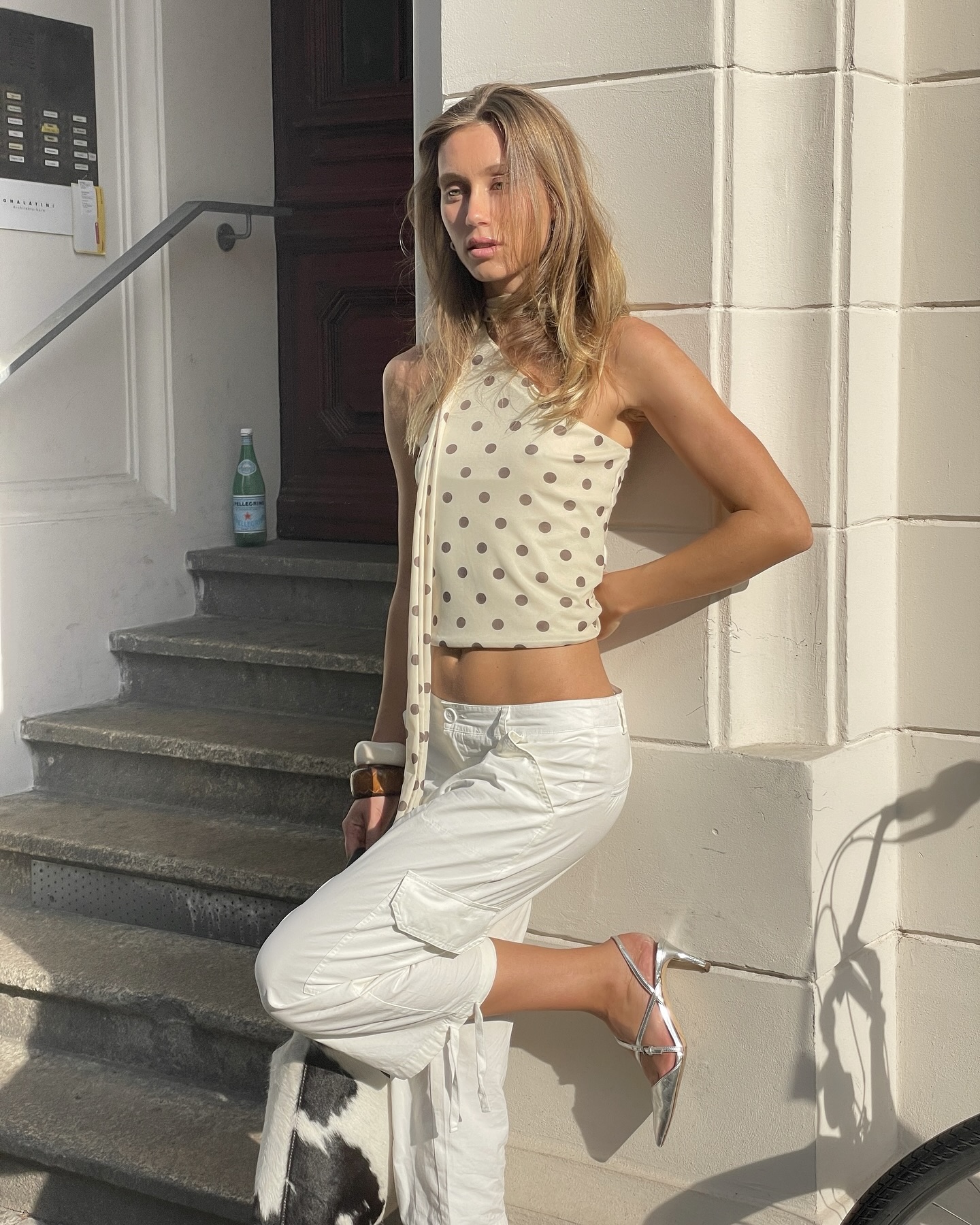 더운 날씨엔 긴 바지는 무리😓
미디팬츠로 시원하게, 스타일 놓치지 않는 여름 패션 완성하기🤍 이미지6