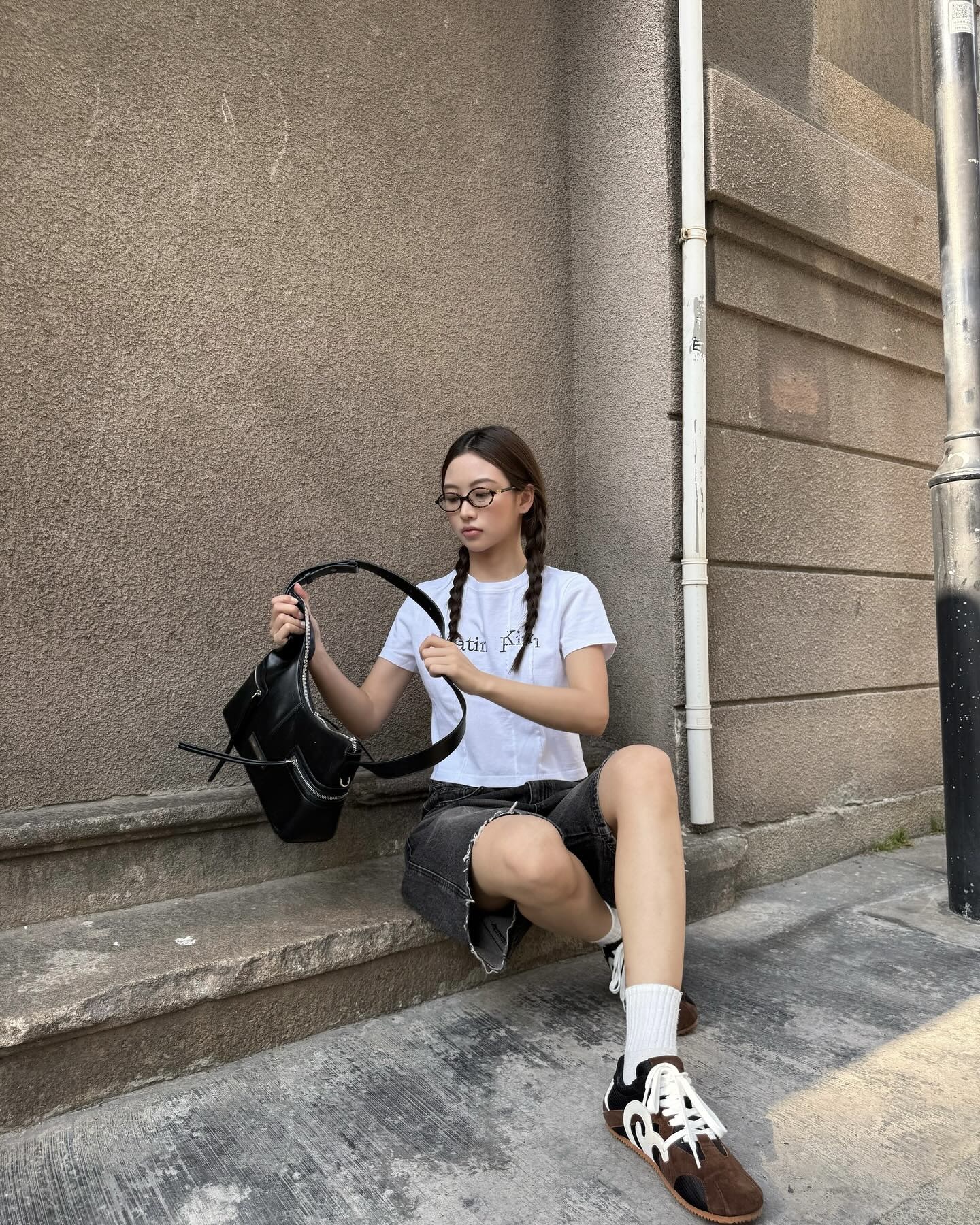 더운 날씨엔 긴 바지는 무리😓
미디팬츠로 시원하게, 스타일 놓치지 않는 여름 패션 완성하기🤍 이미지8