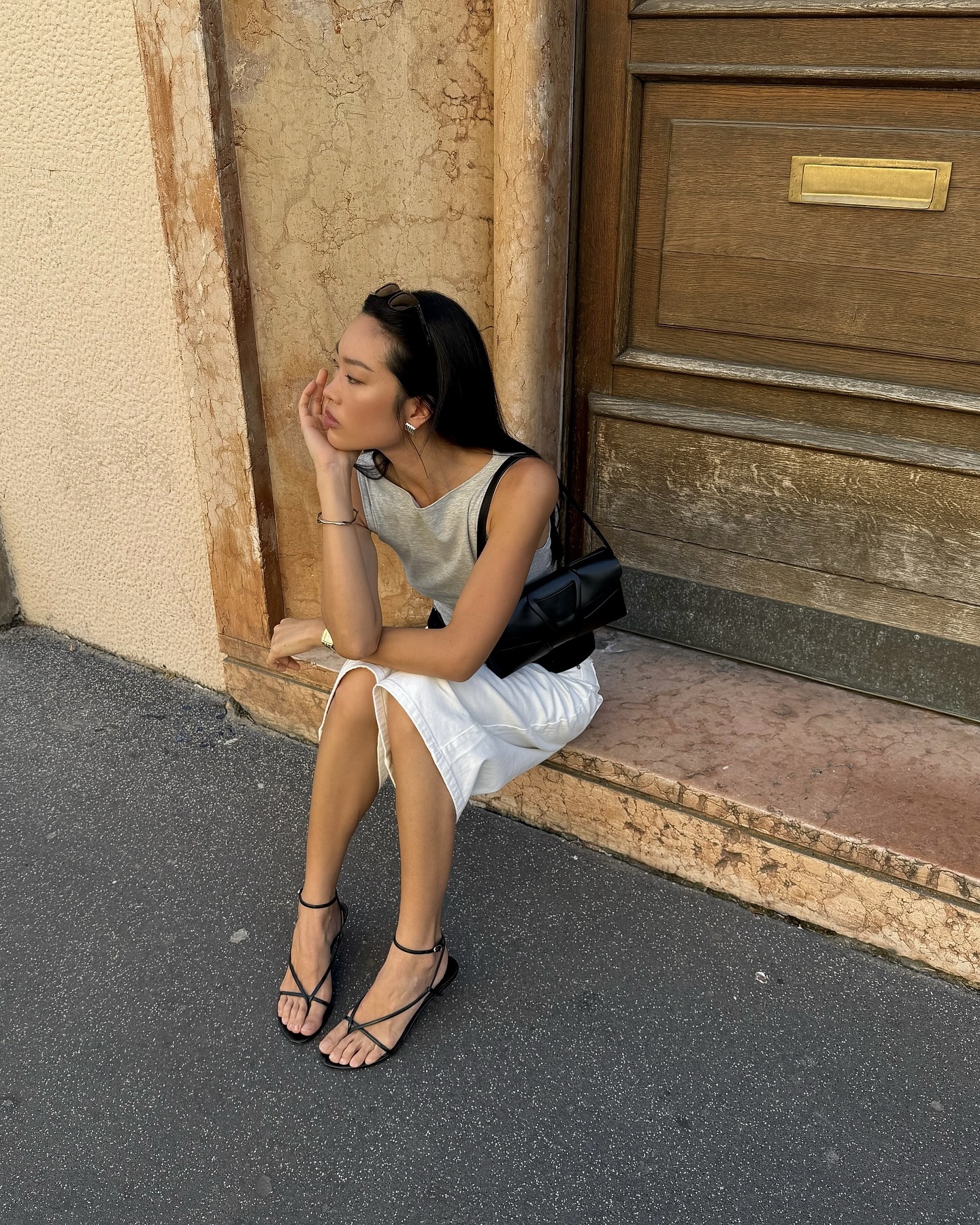 더운 날씨엔 긴 바지는 무리😓
미디팬츠로 시원하게, 스타일 놓치지 않는 여름 패션 완성하기🤍 이미지4