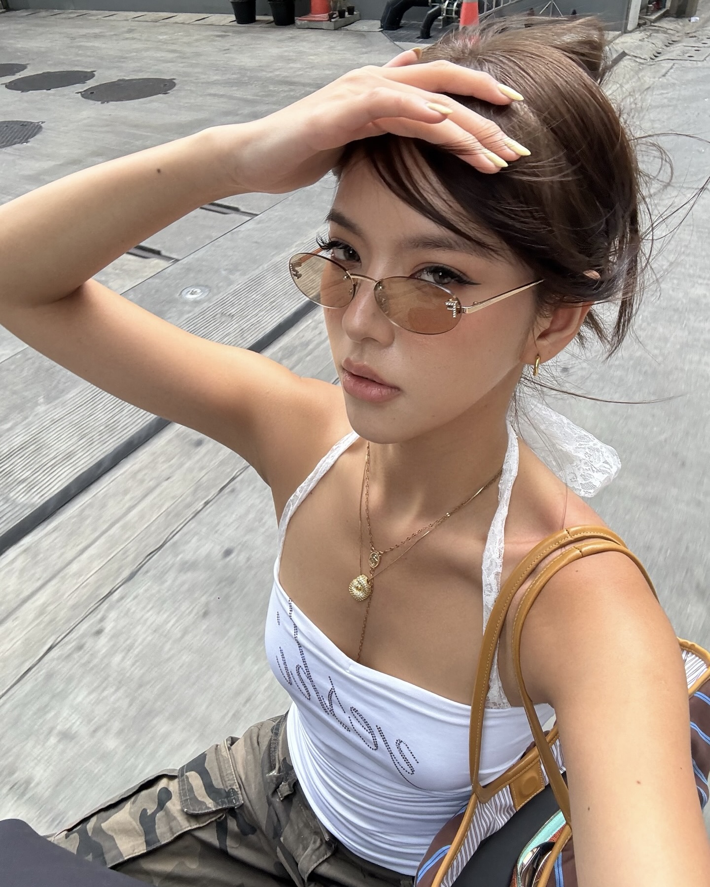 스타일 따라 골라 쓰는 잇템✨ 오늘은 외출할 때 안경으로 마무리하세요.🕶️ 이미지